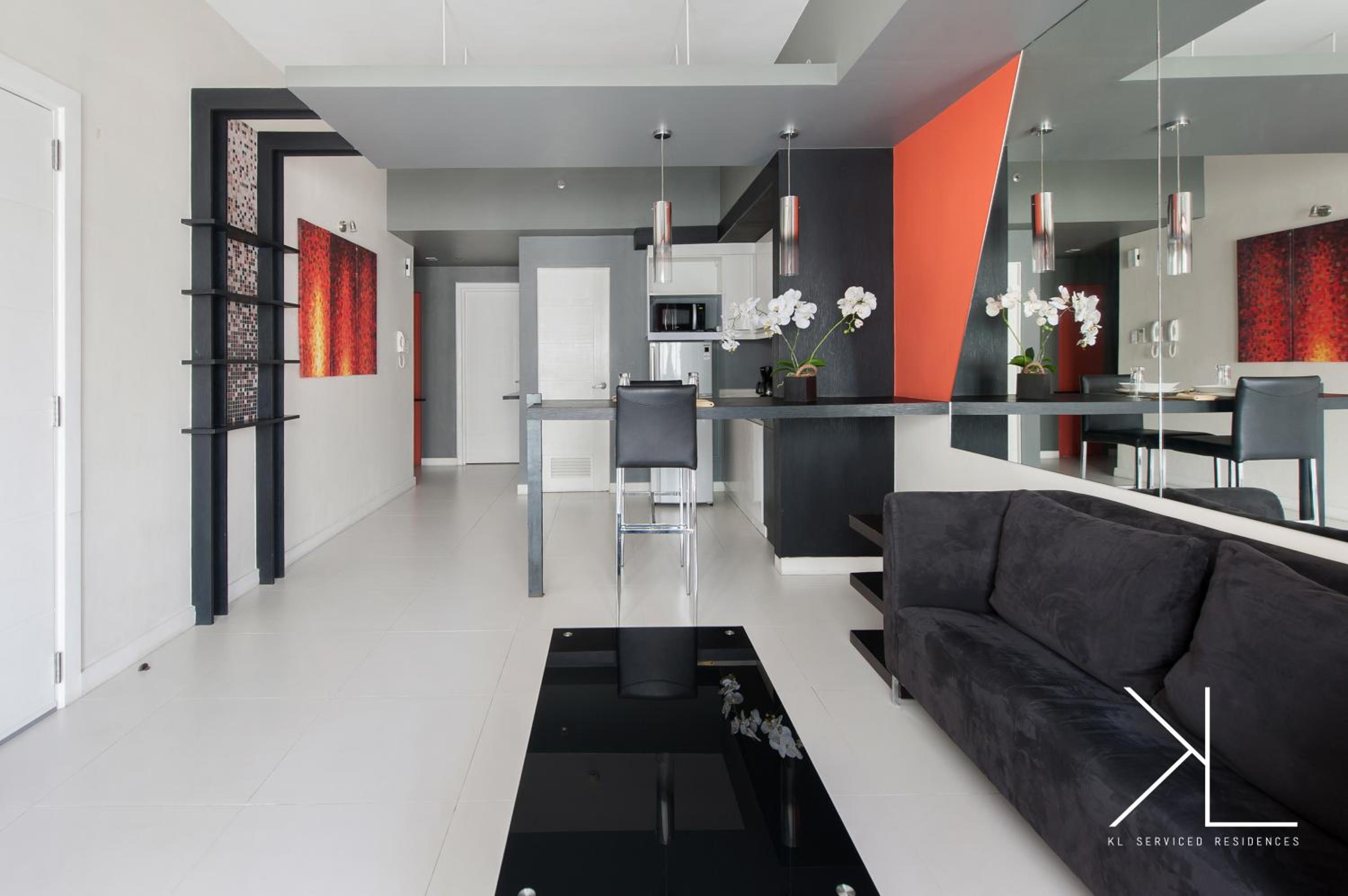 One-Bedroom Suite - Photo 3