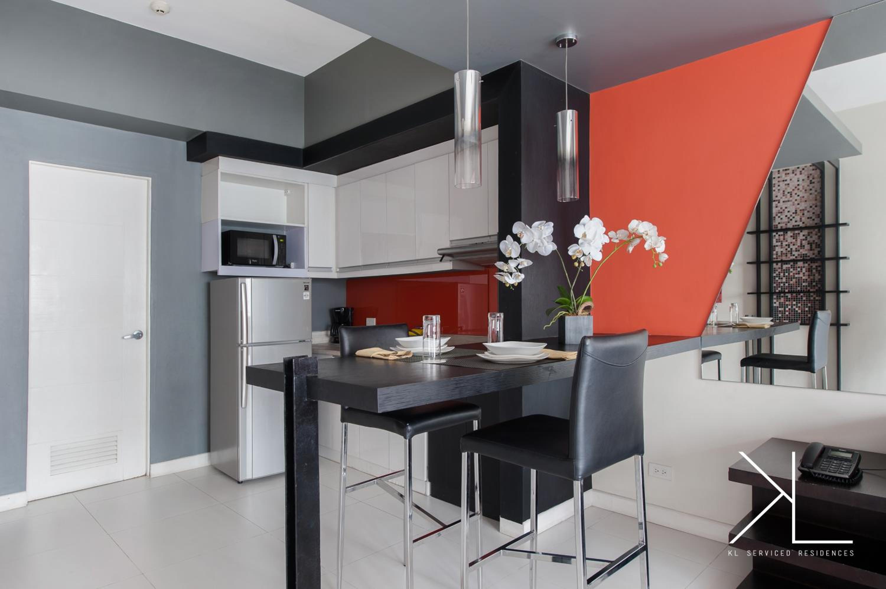 One-Bedroom Suite - Photo 2