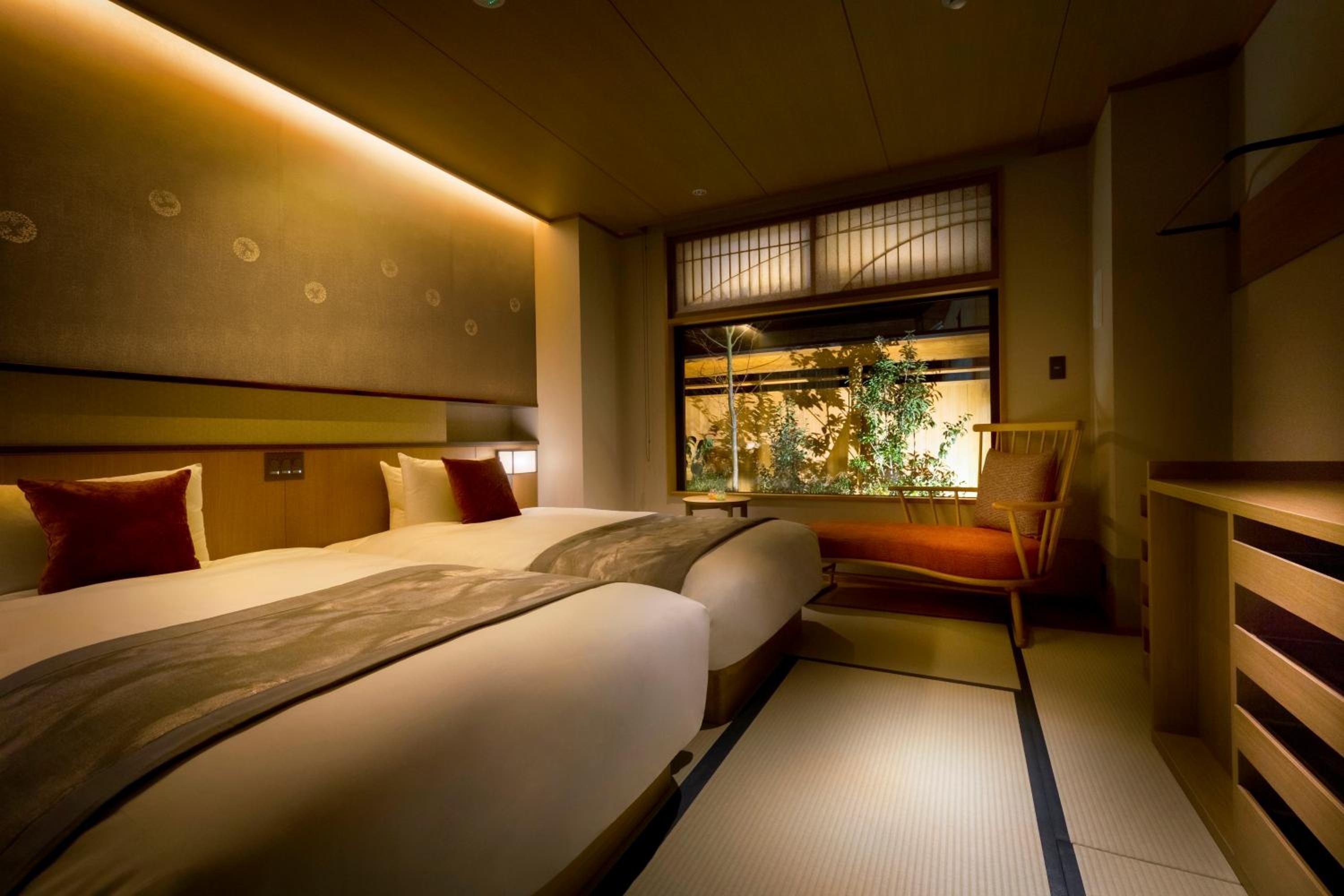 Twin Room with Private Bathroom photo 3