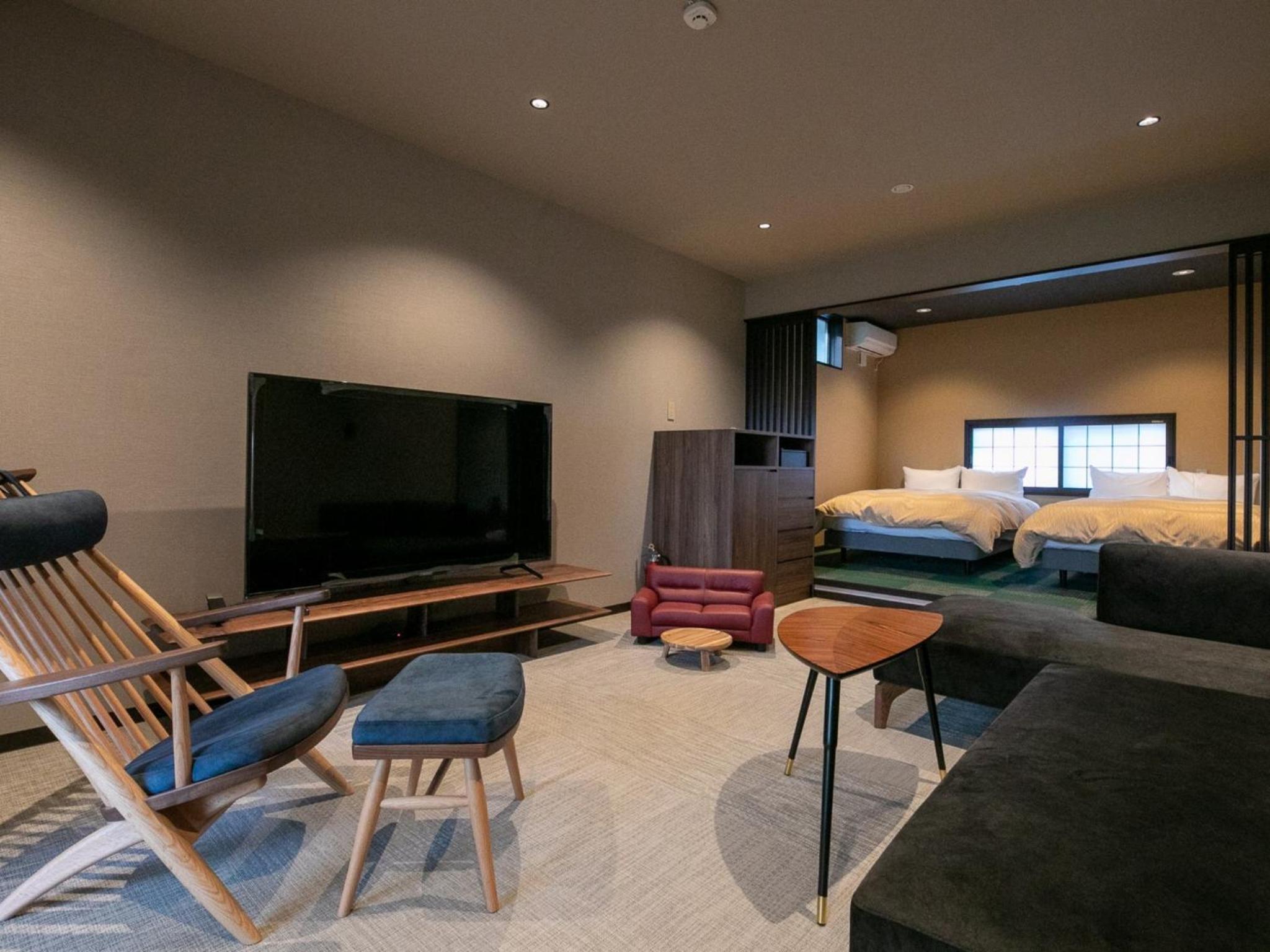 Quadruple Room with Private Bathroom