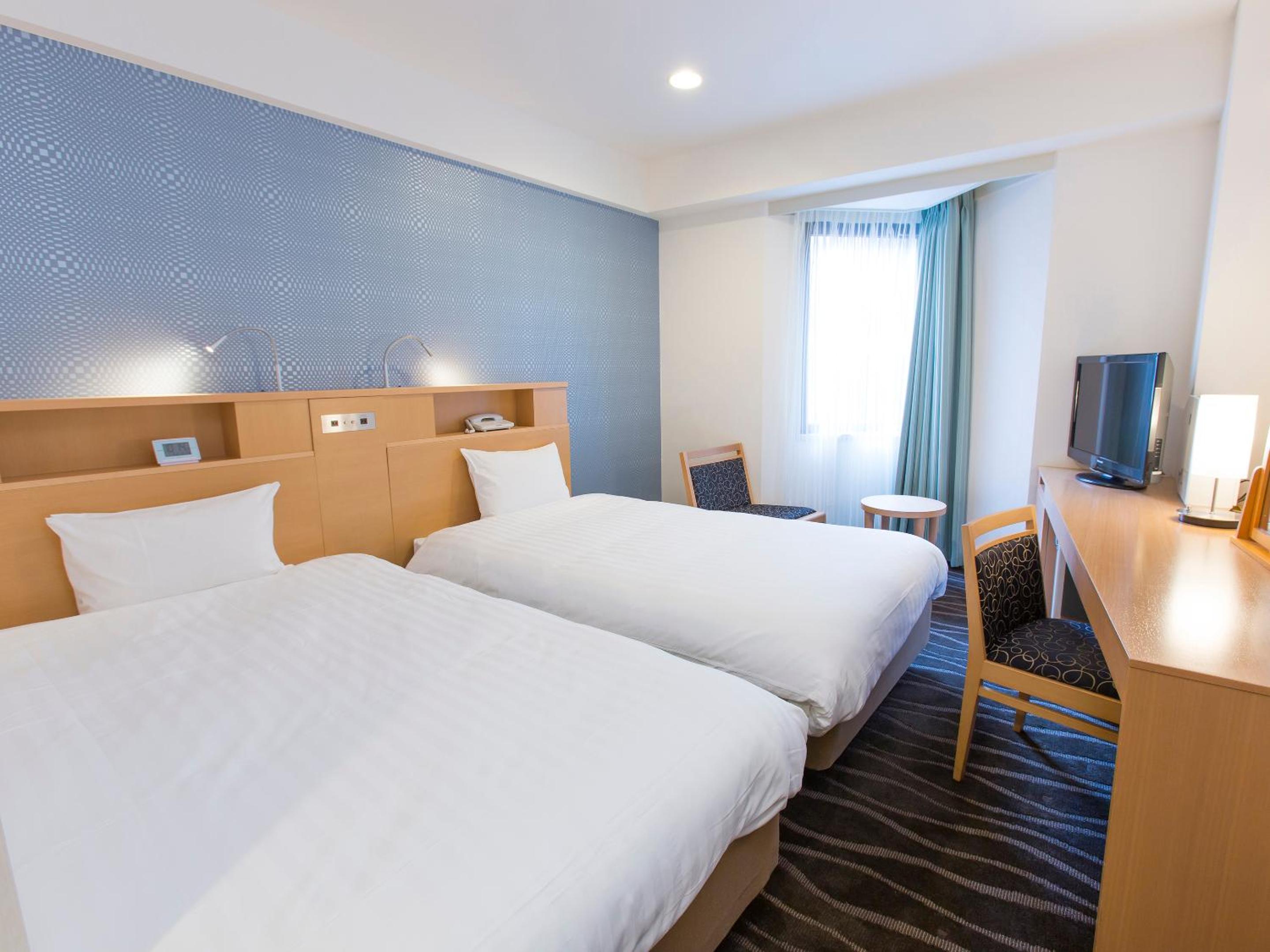 Twin Room - Non-Smoking photo 1