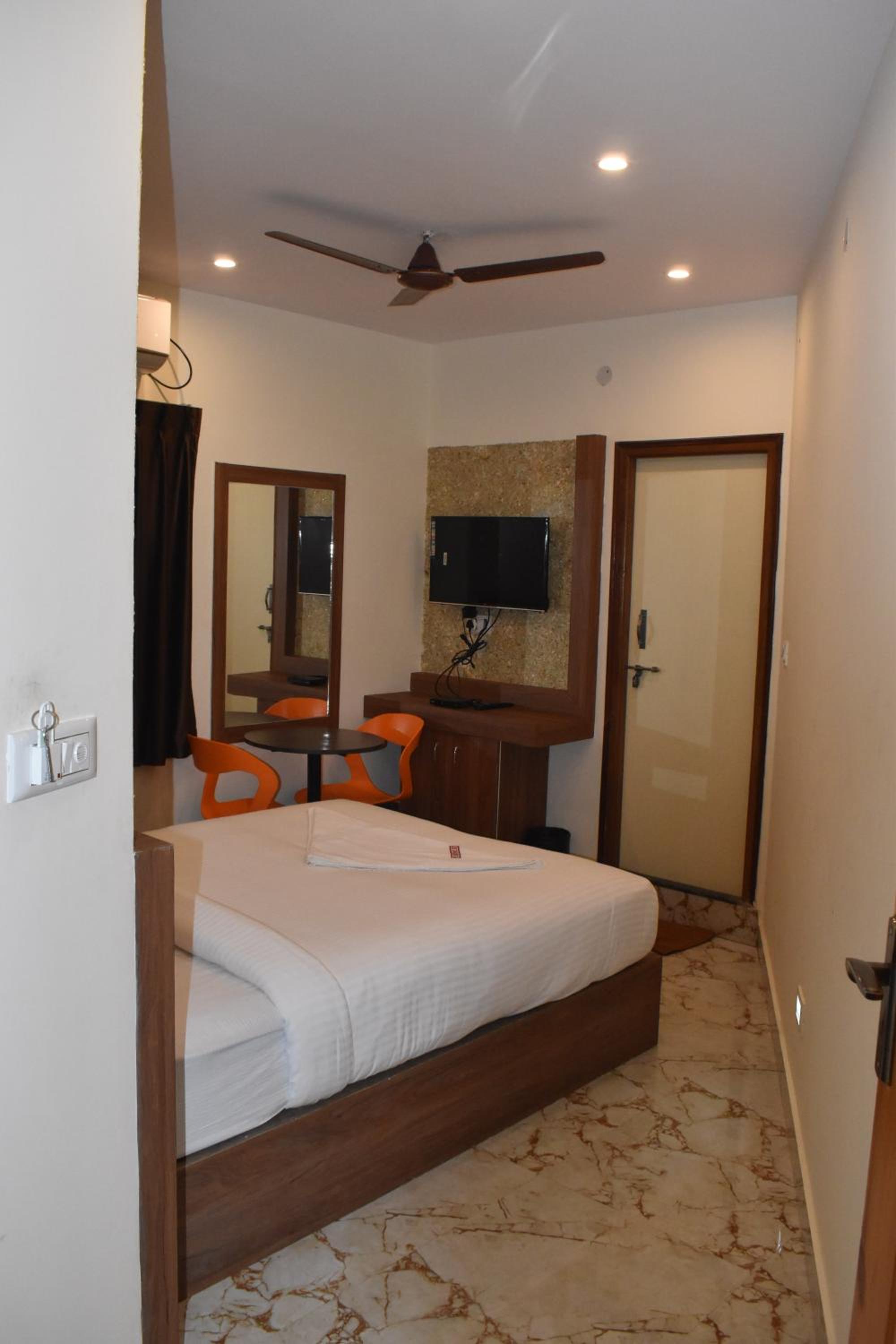 Standard Double Room - Photo 3