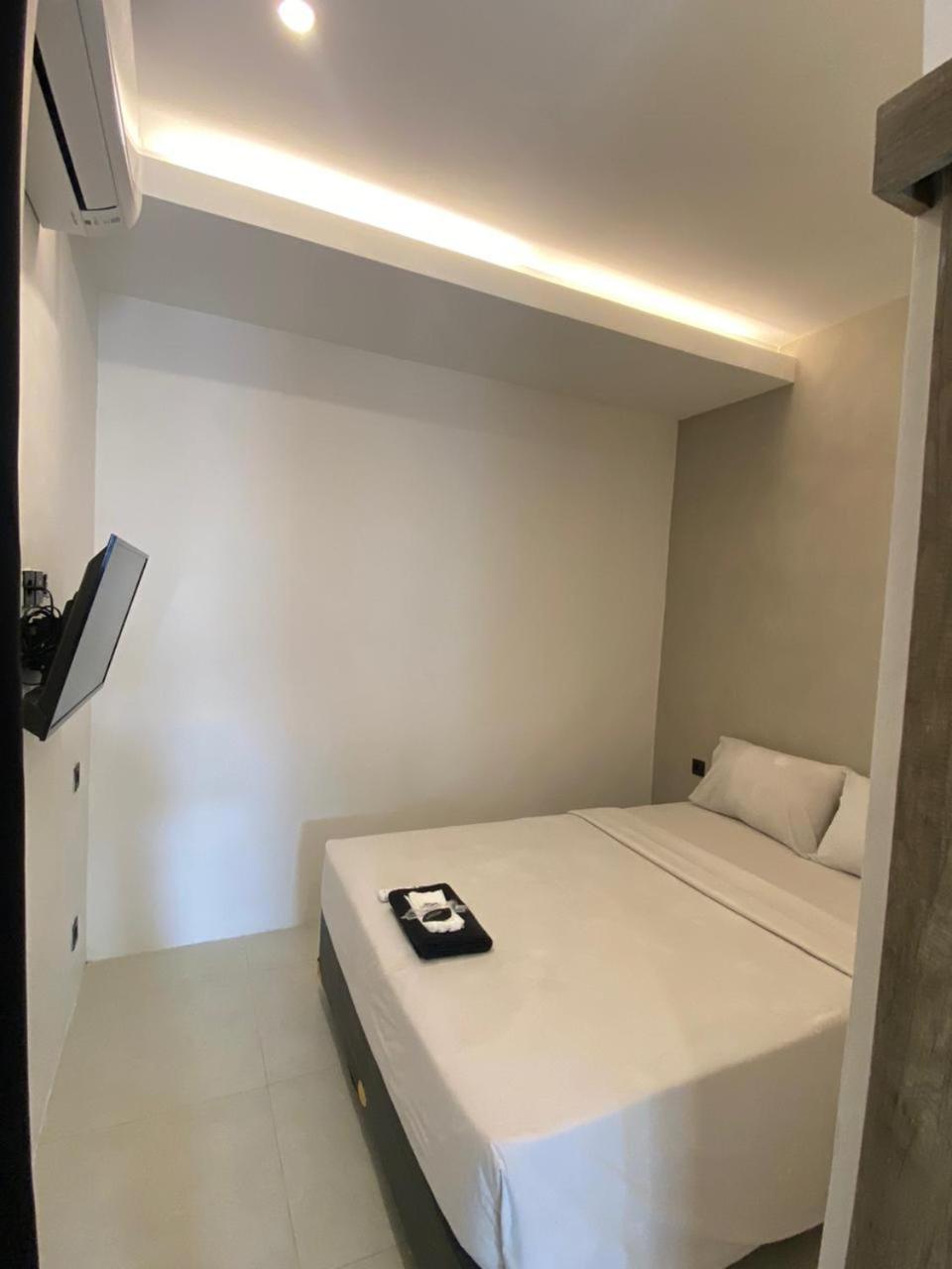 Deluxe Room - Photo 10
