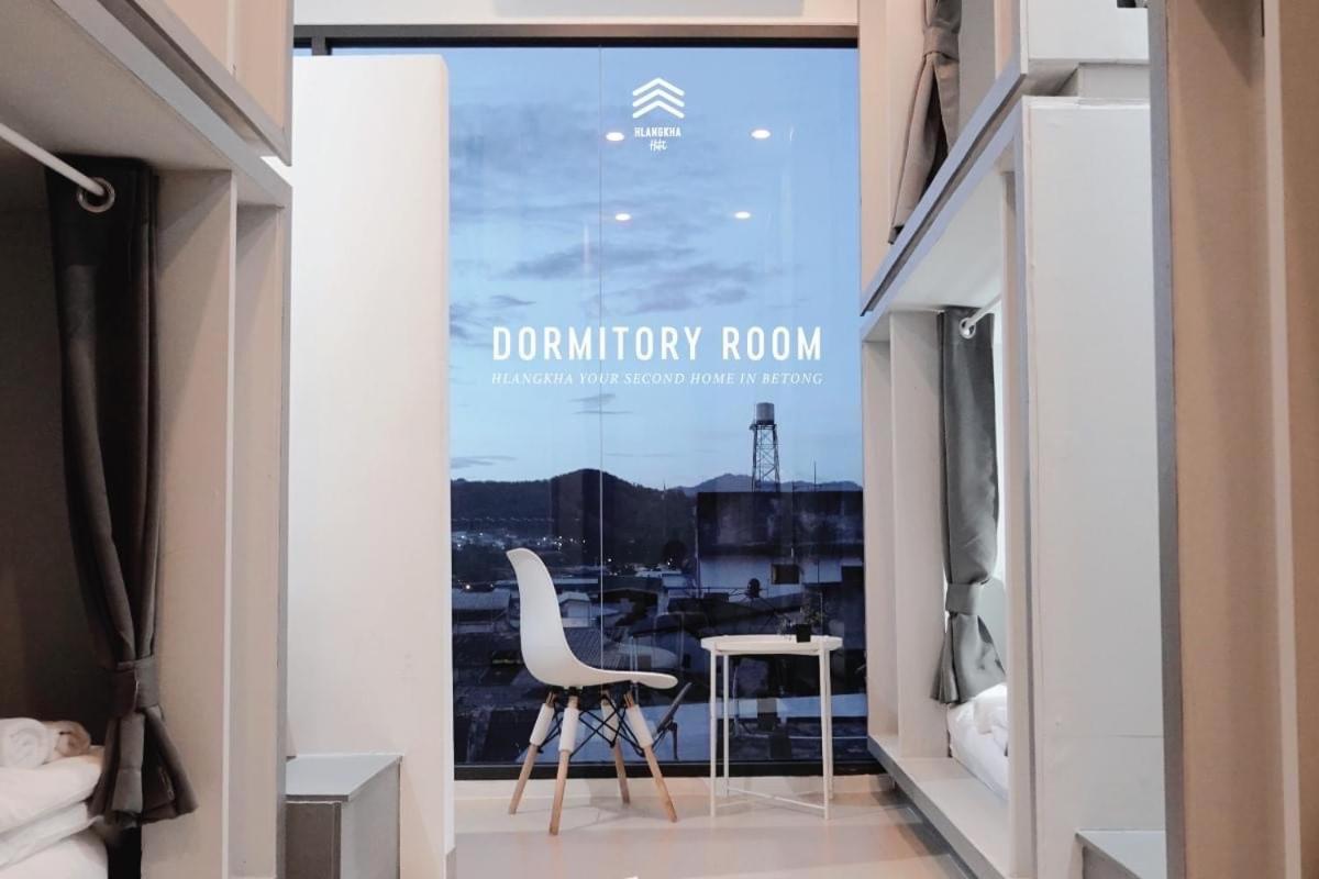 6-Bed Mixed Dormitory Room photo 1