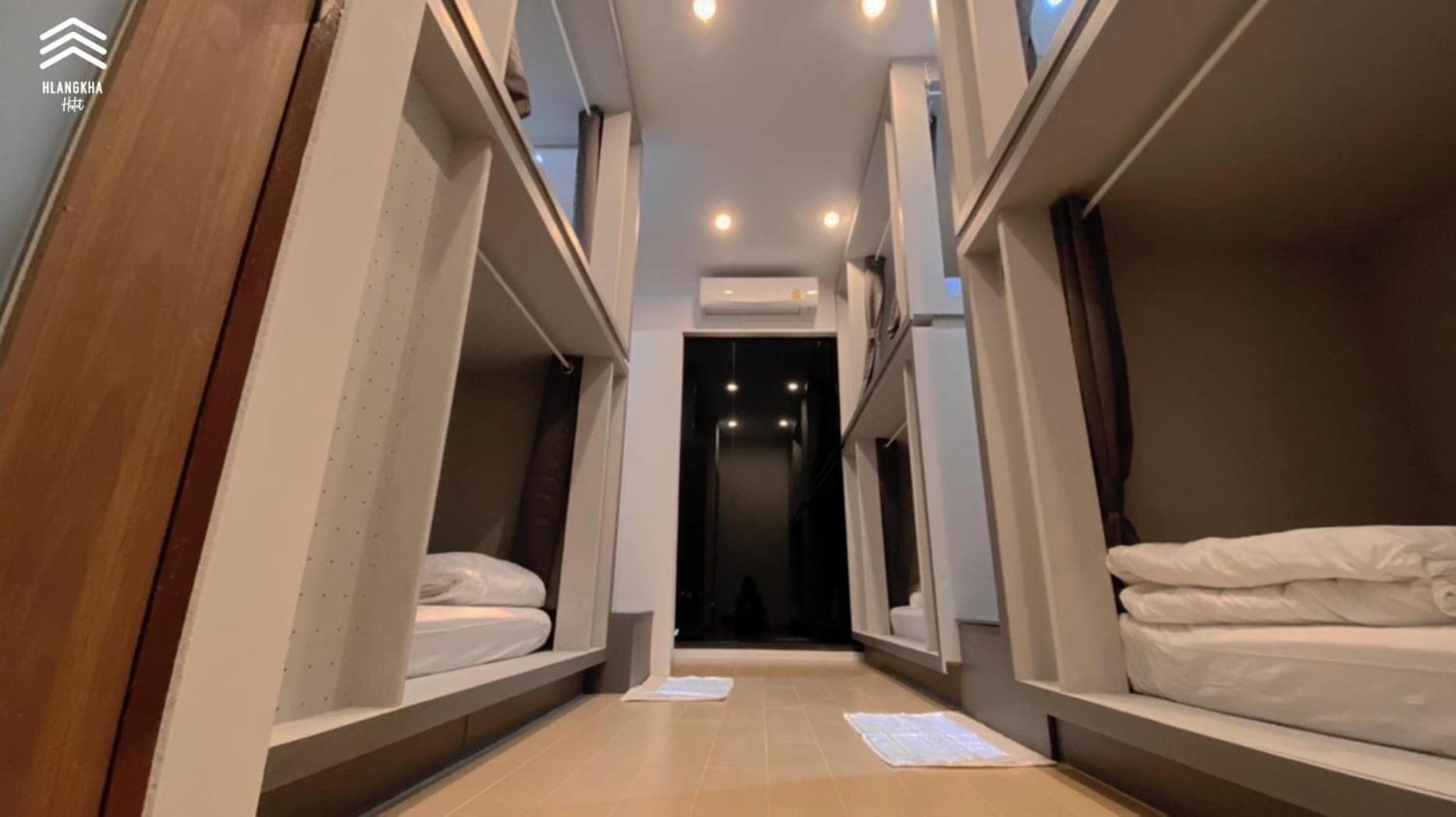6-Bed Mixed Dormitory Room photo 3