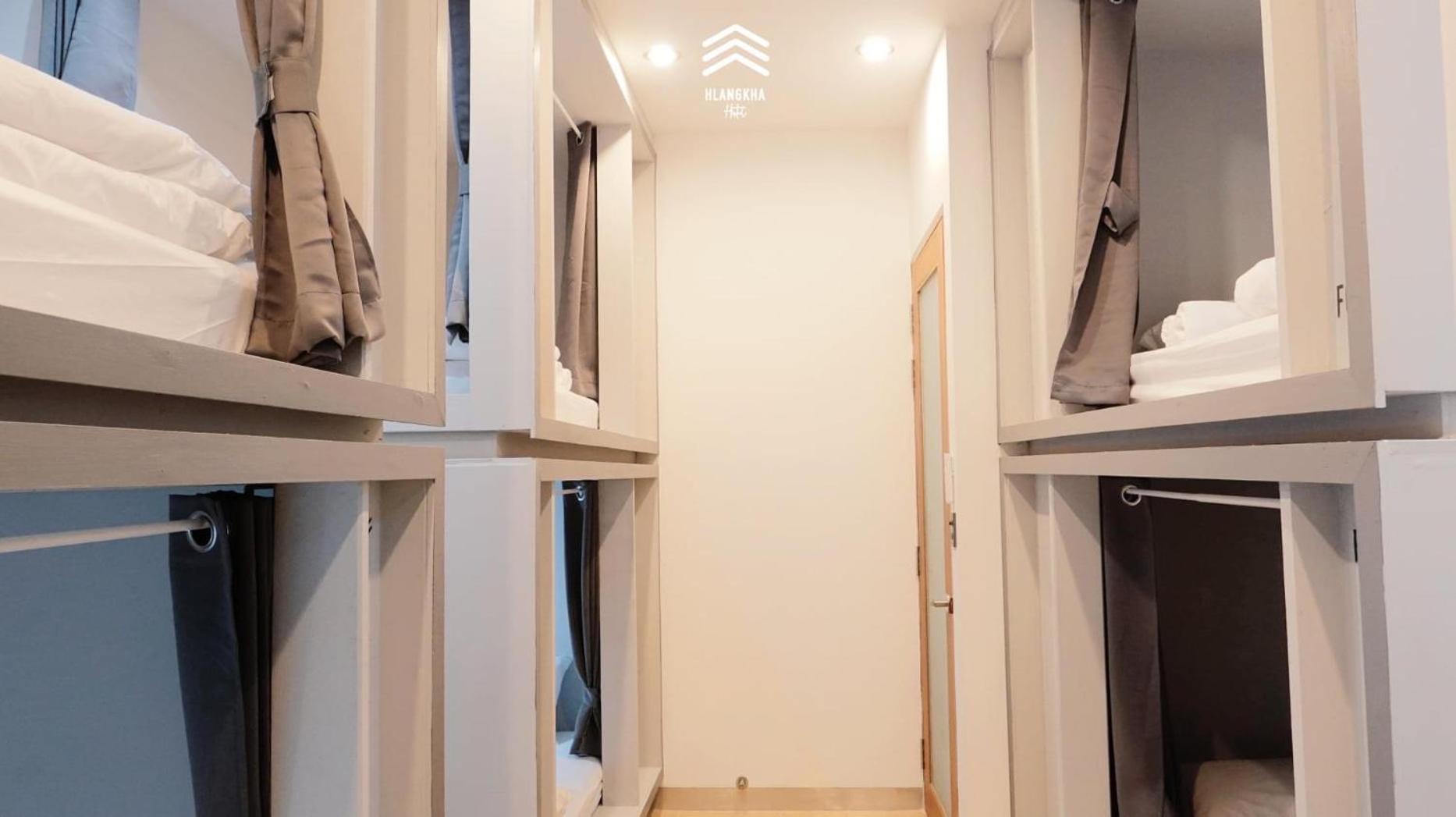 6-Bed Mixed Dormitory Room photo 2