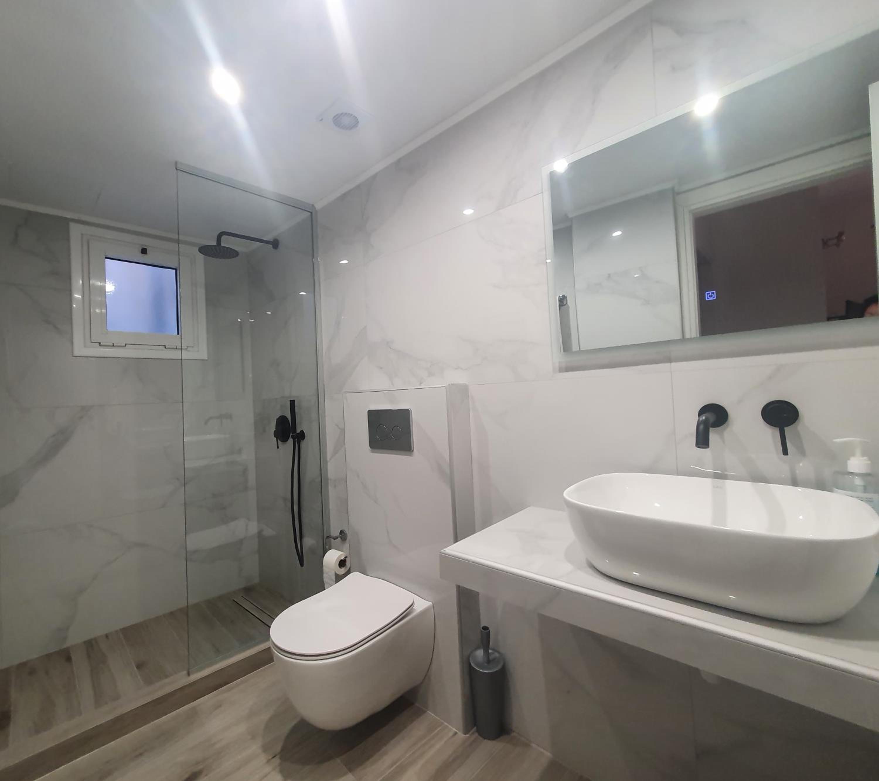 One-Bedroom Apartment (2-4 Adults)