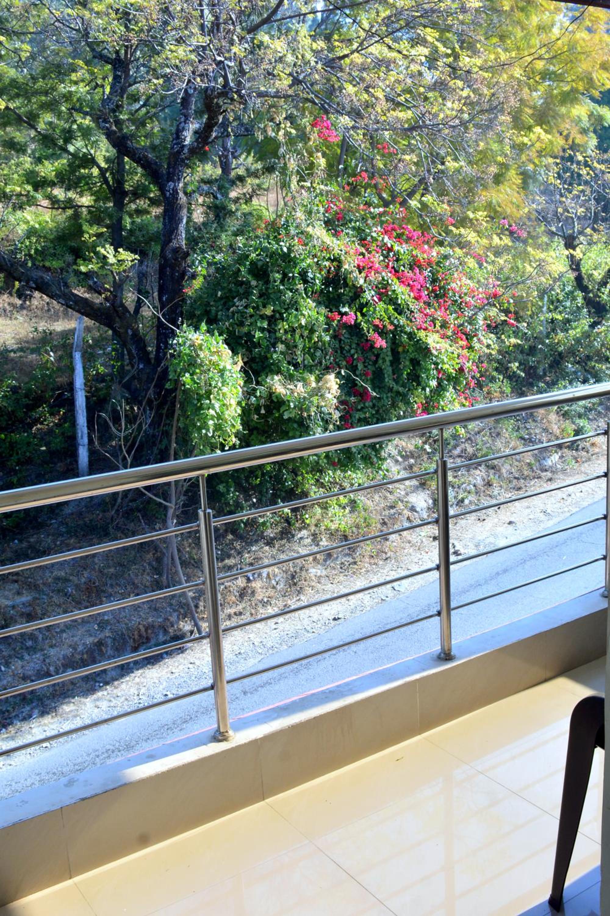 Family Suite with Balcony - Photo 3