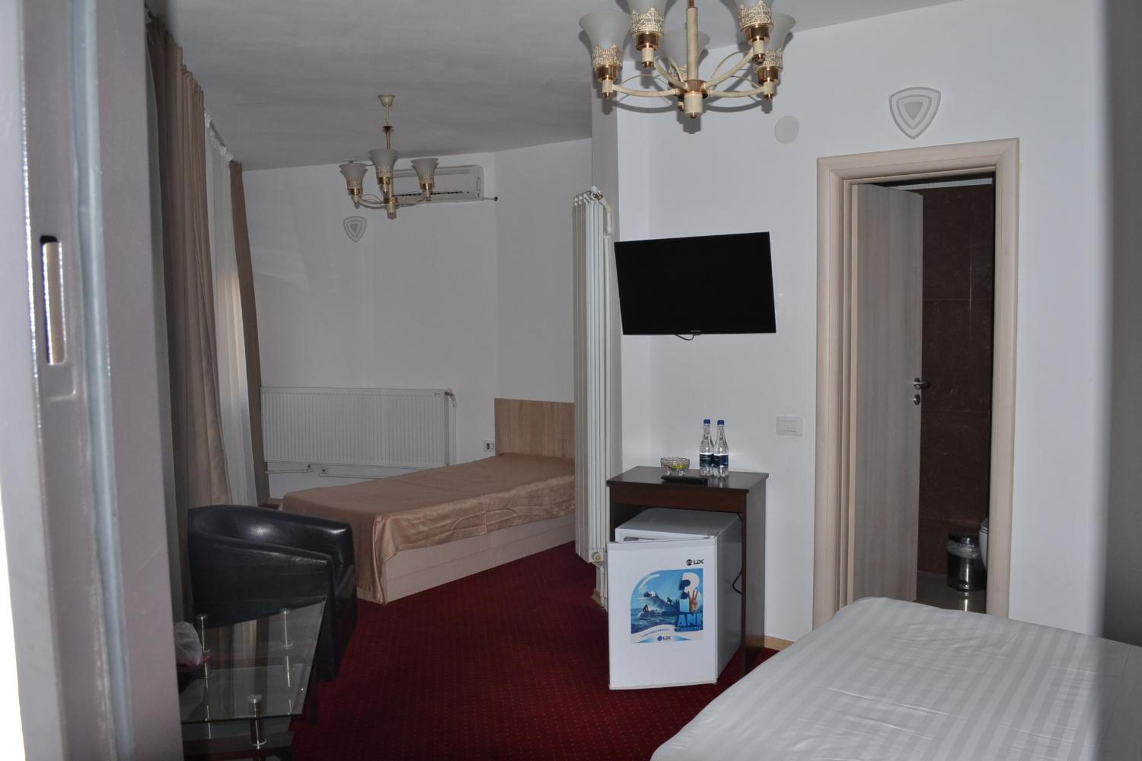 Double Room with Private Bathroom - Photo 80