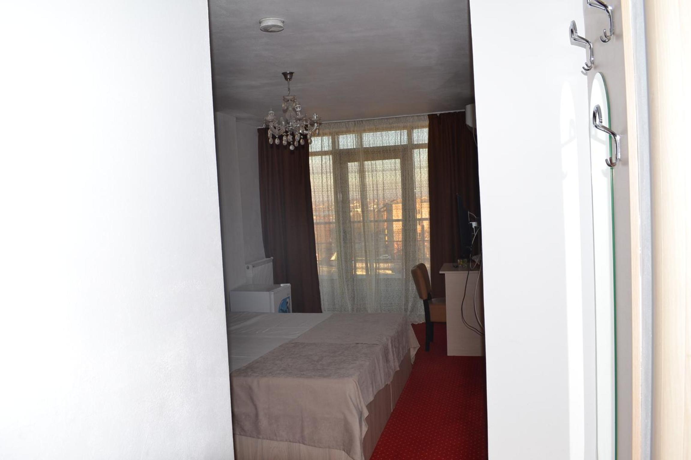Double Room with Private Bathroom - Photo 82