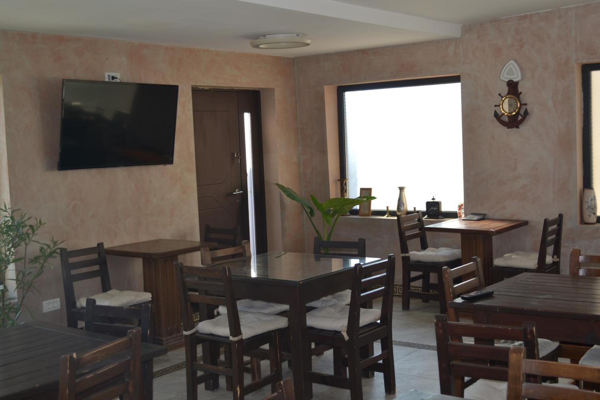 Double Room with Private Bathroom - Photo 22