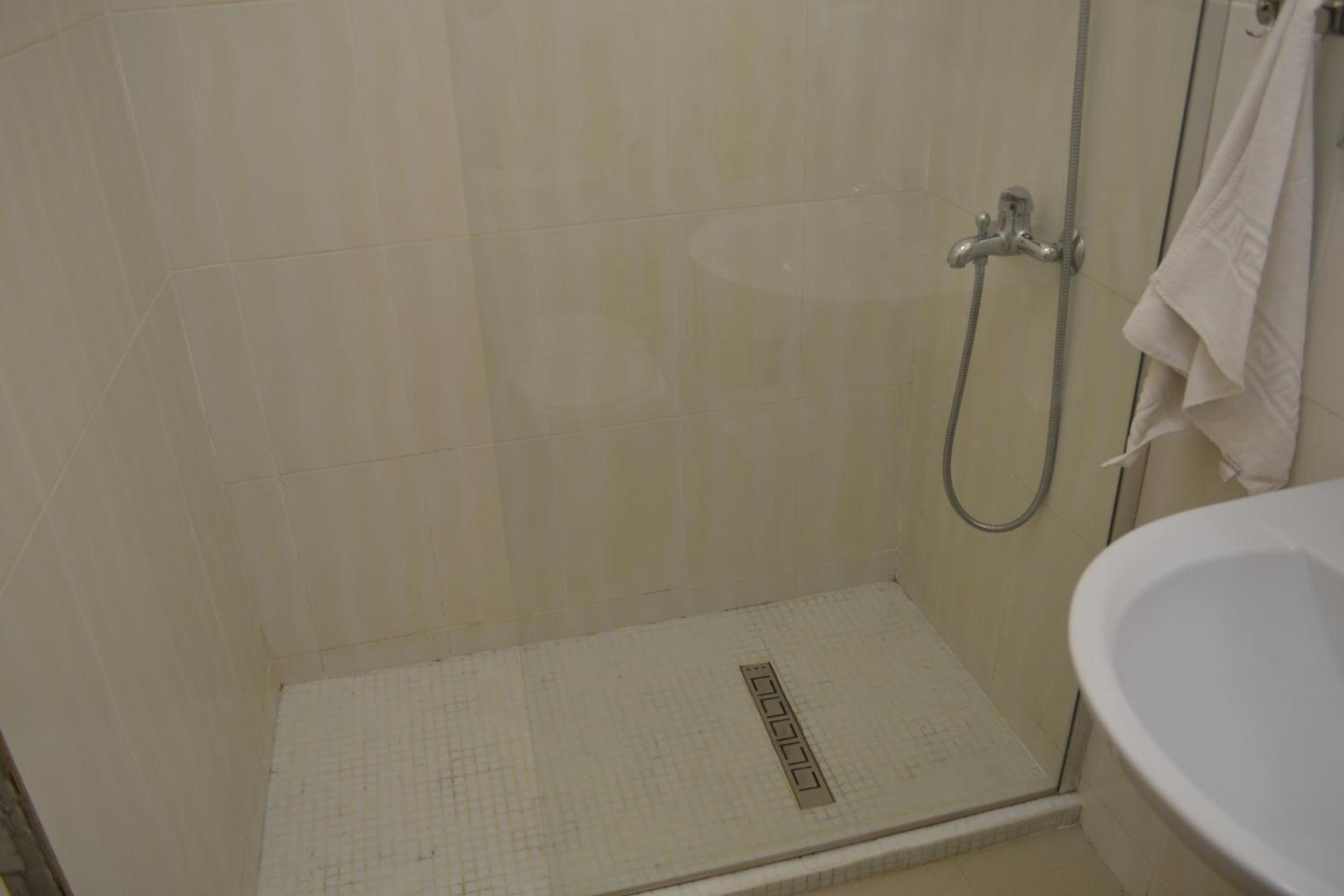 Double Room with Private Bathroom - Photo 108