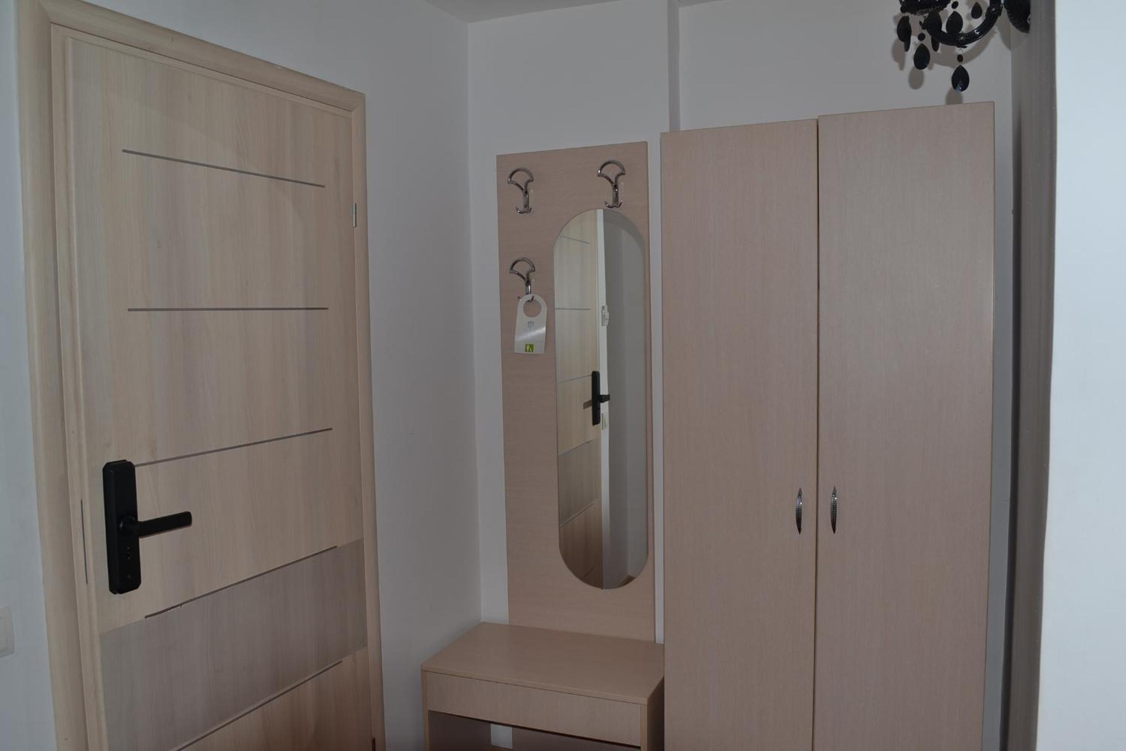 Double Room with Private Bathroom - Photo 77