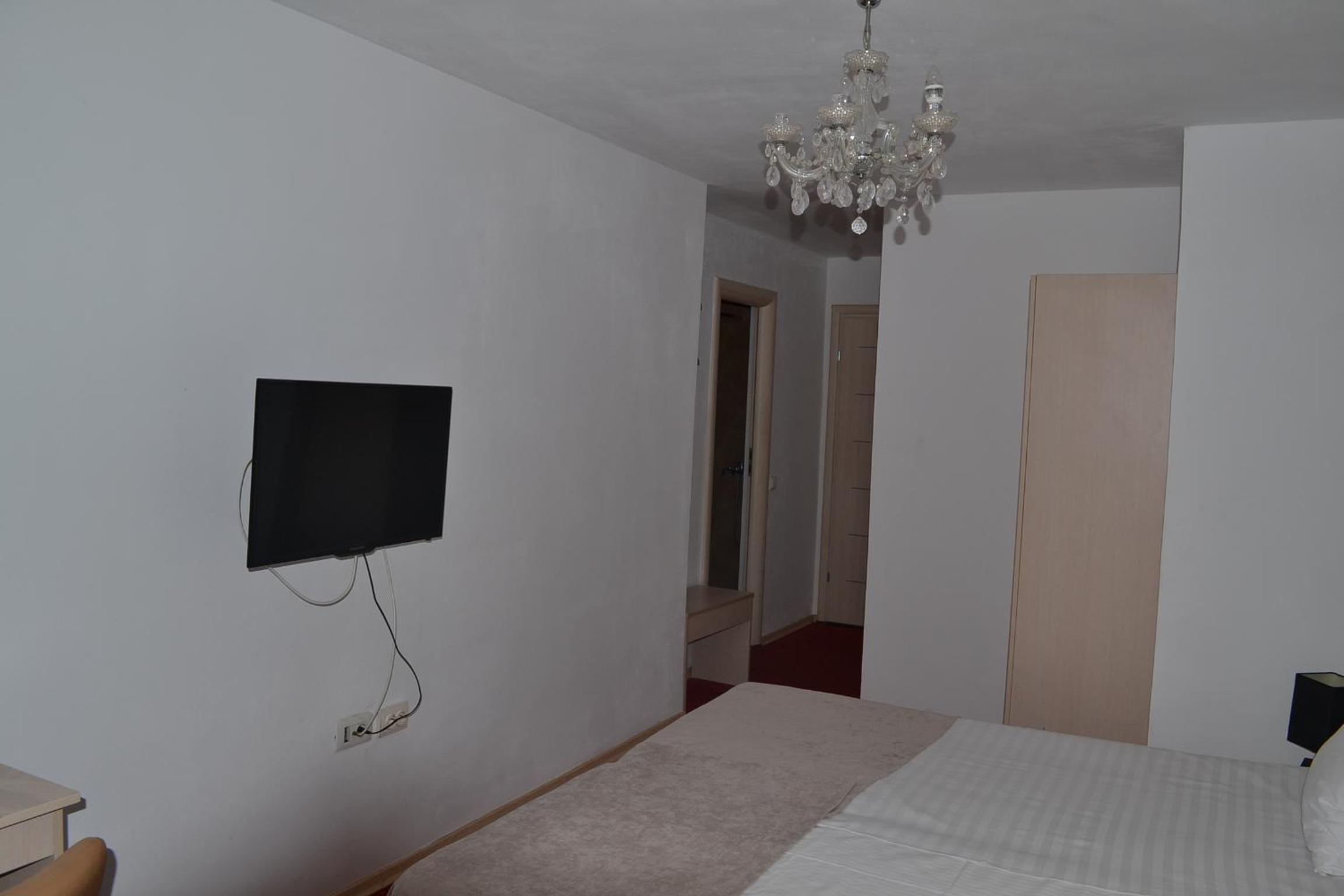 Double Room with Private Bathroom - Photo 76