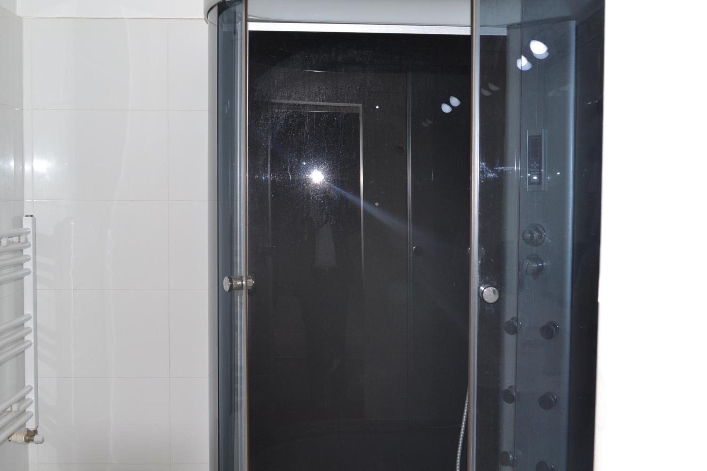 Double Room with Private Bathroom - Photo 70