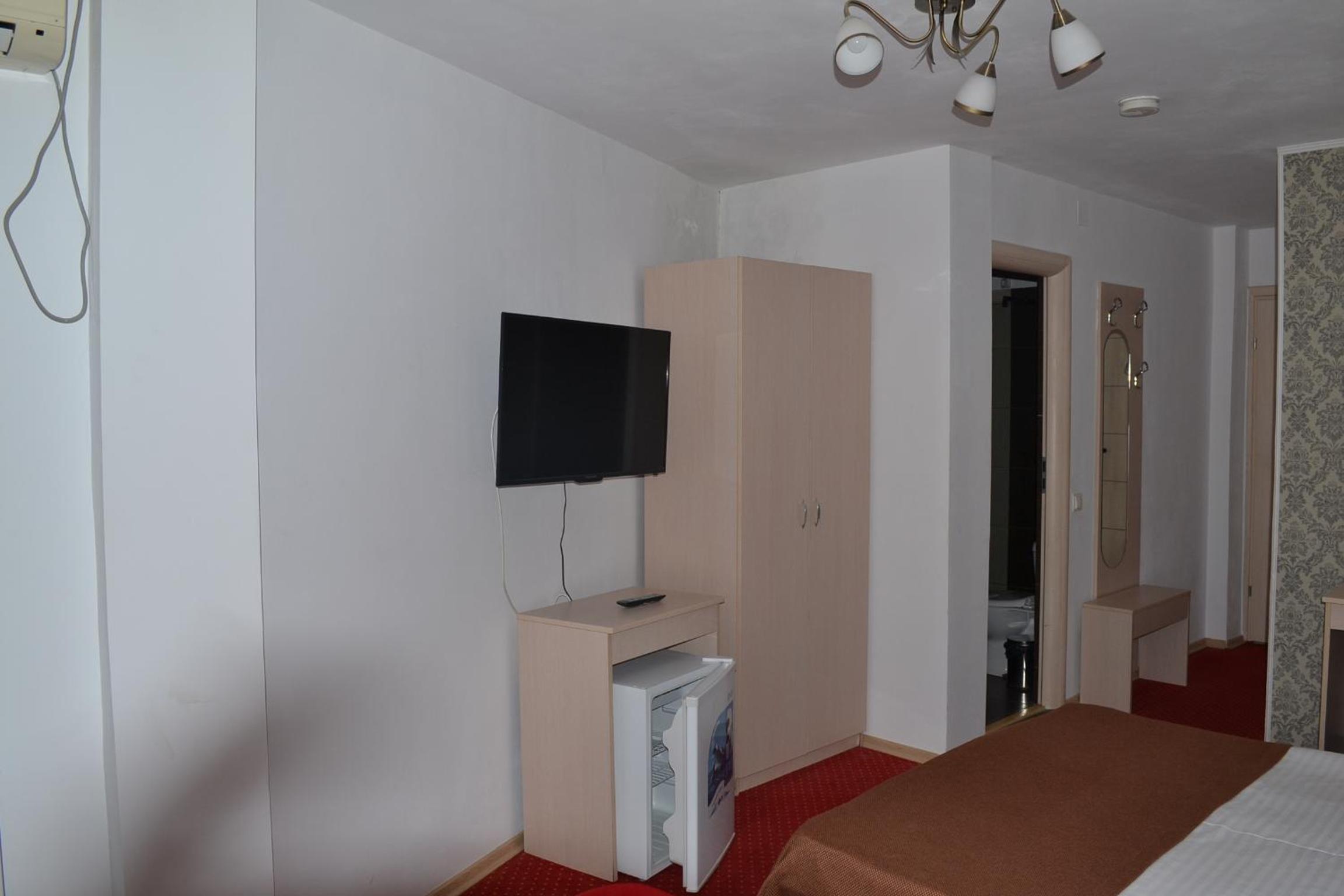 Double Room with Private Bathroom - Photo 67