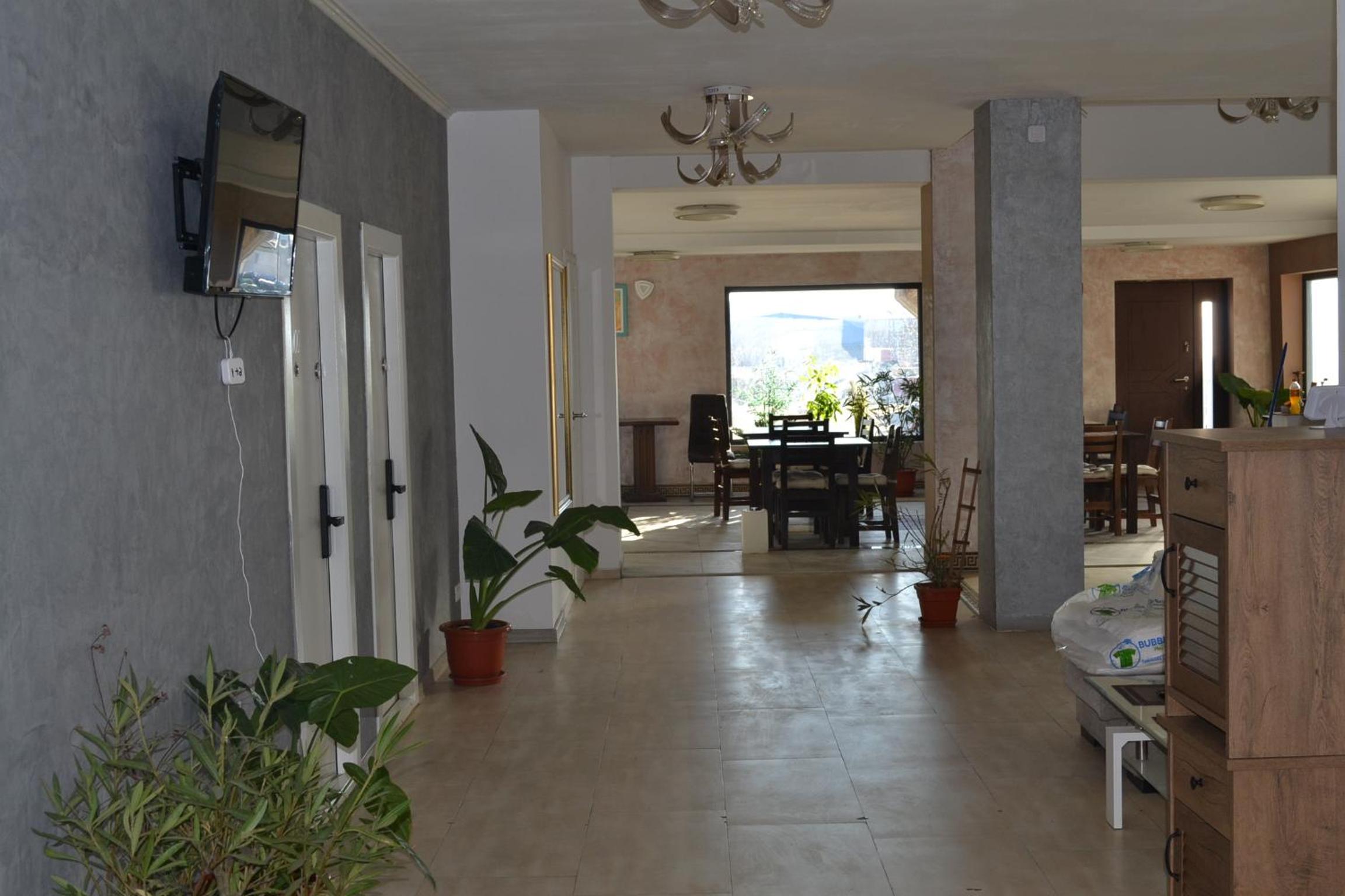 Double Room with Private Bathroom - Photo 16