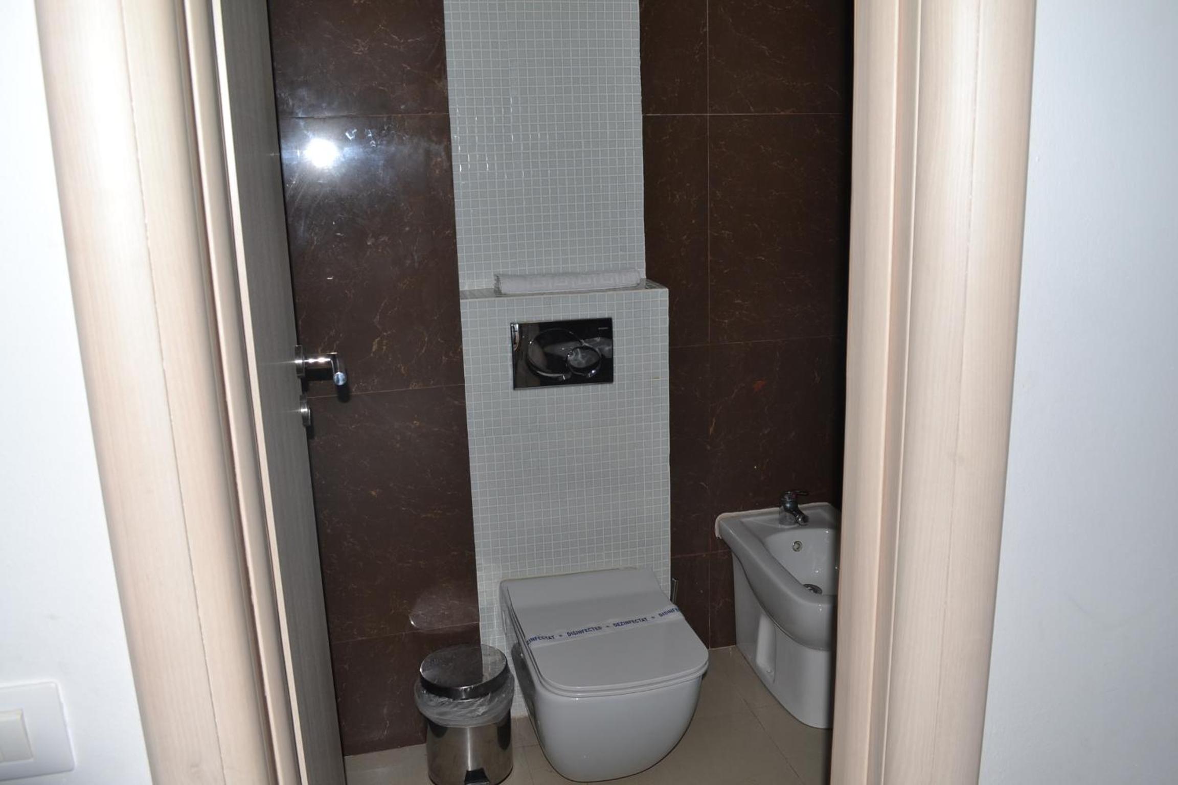 Double Room with Private Bathroom - Photo 65