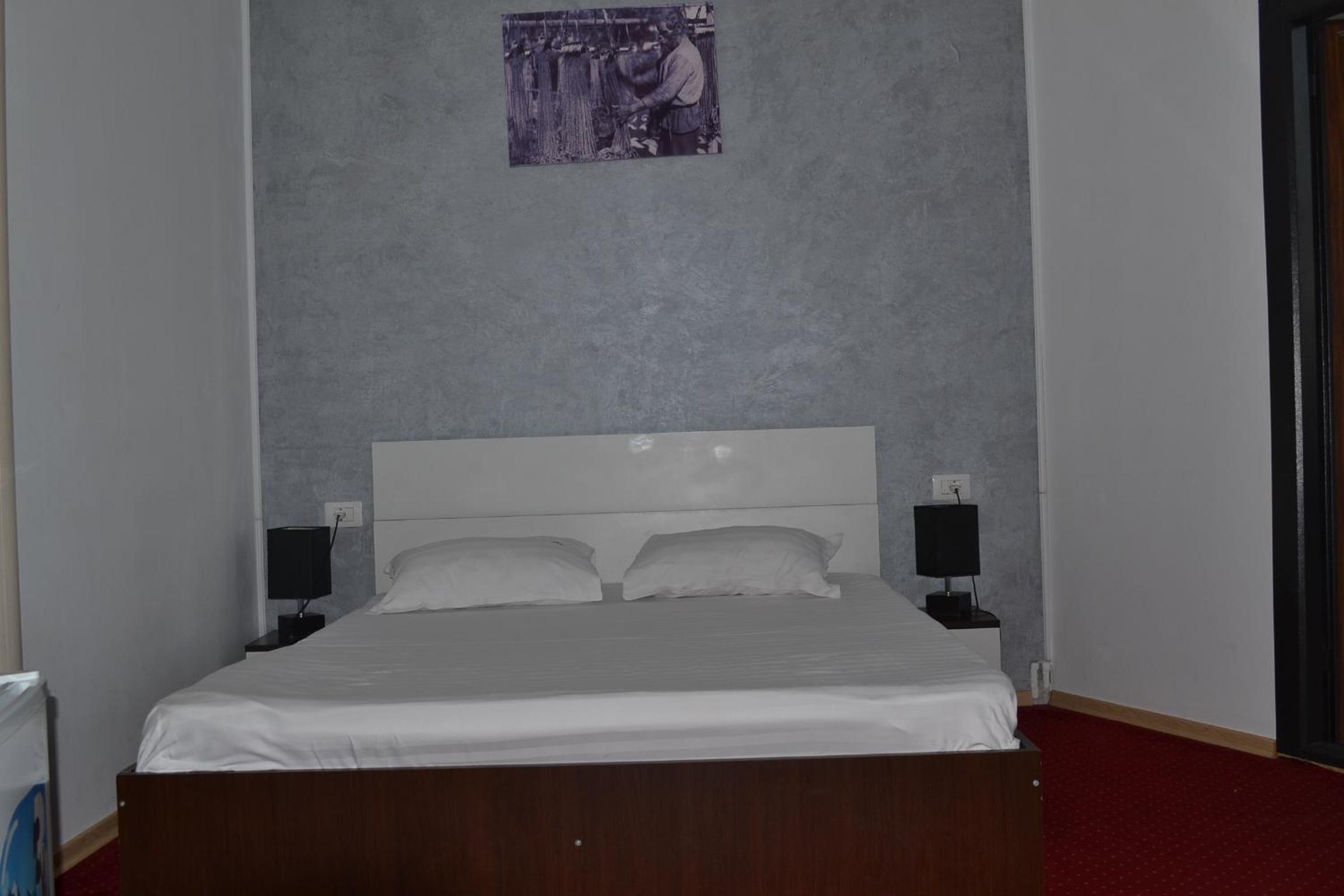 Double Room with Private Bathroom - Photo 7