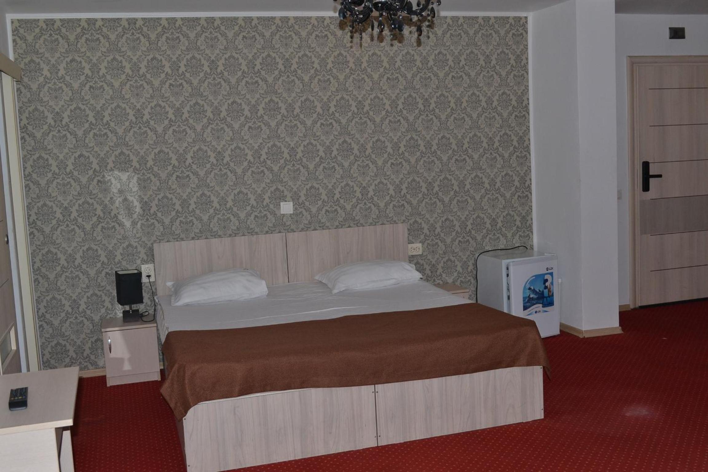 Double Room with Private Bathroom - Photo 3