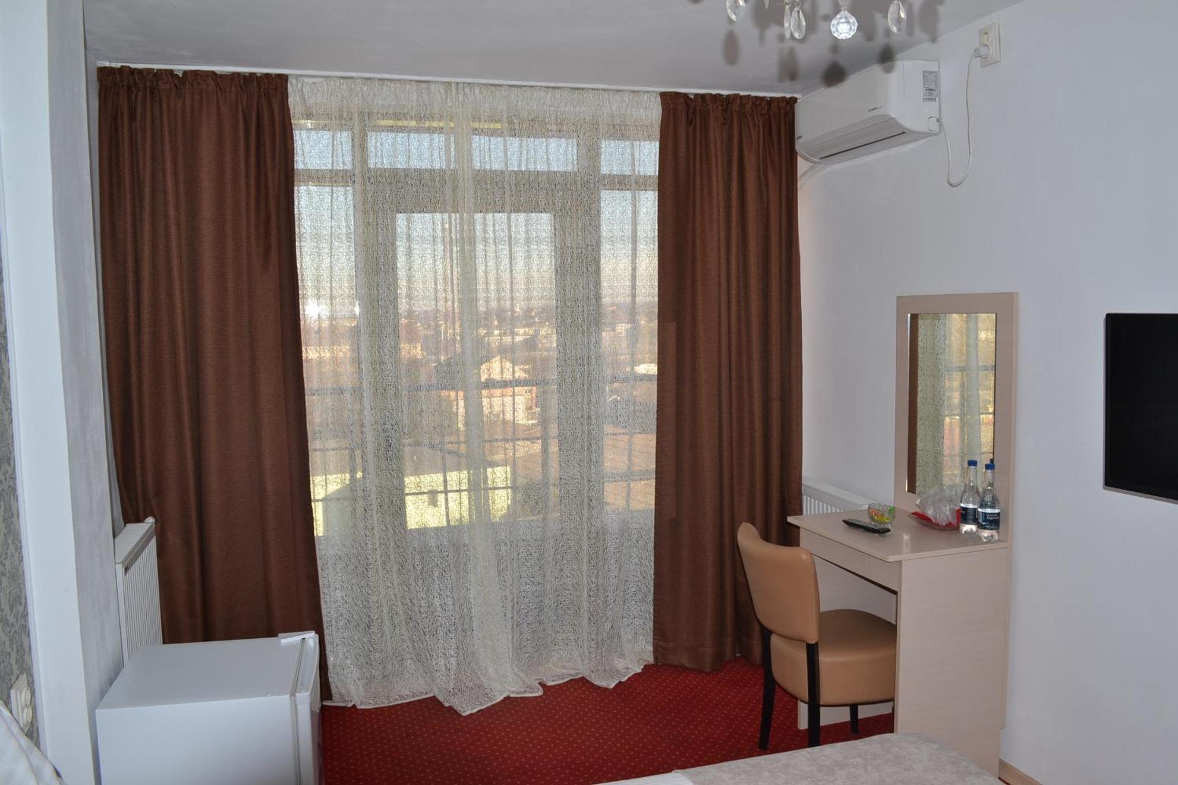 Double Room with Private Bathroom - Photo 59