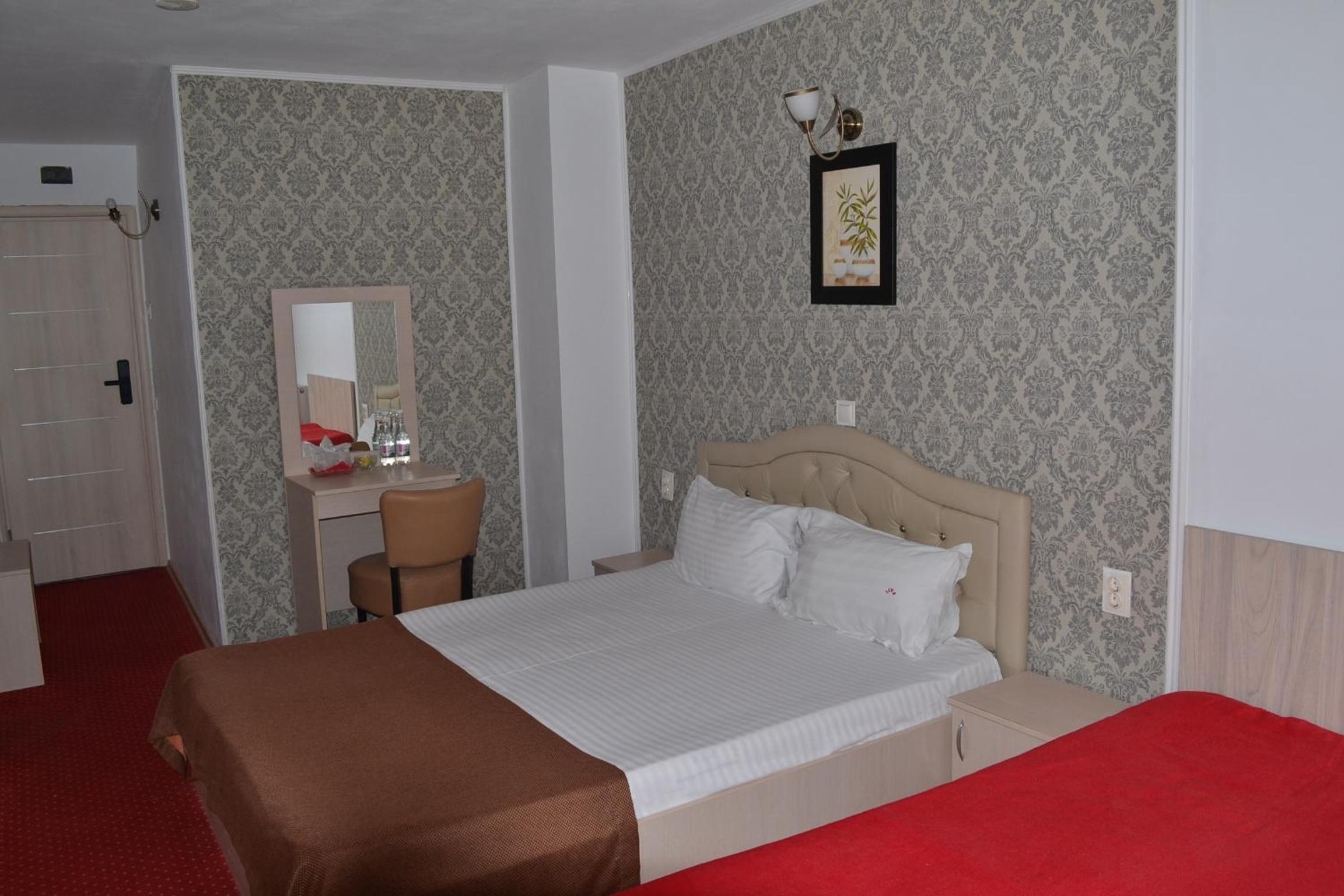 Double Room with Private Bathroom - Photo 58