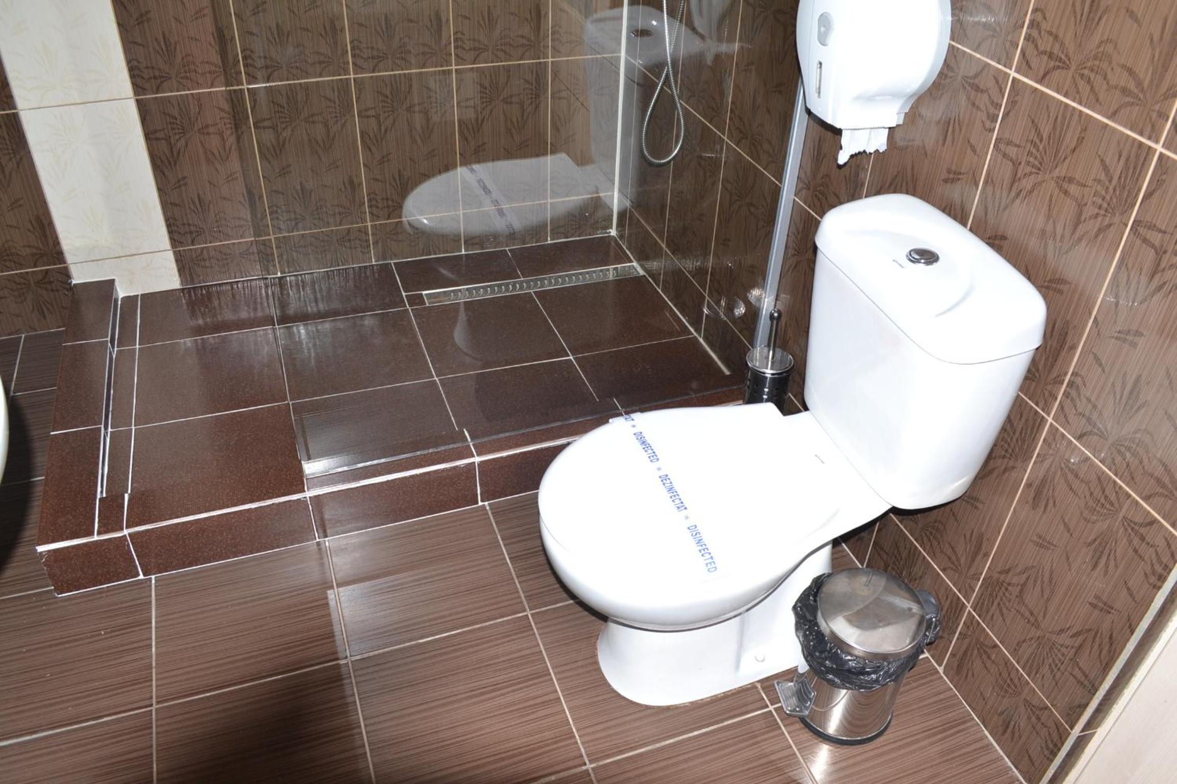 Double Room with Private Bathroom - Photo 98