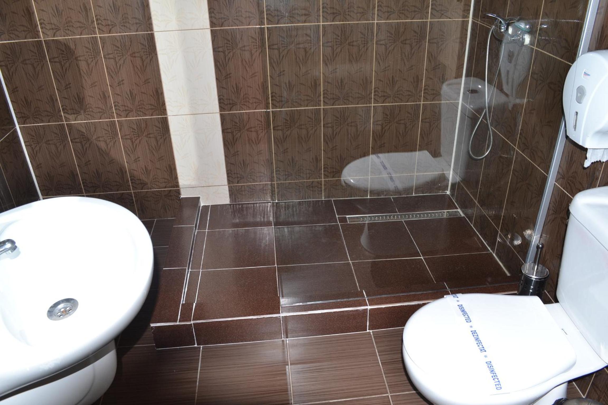 Double Room with Private Bathroom - Photo 38