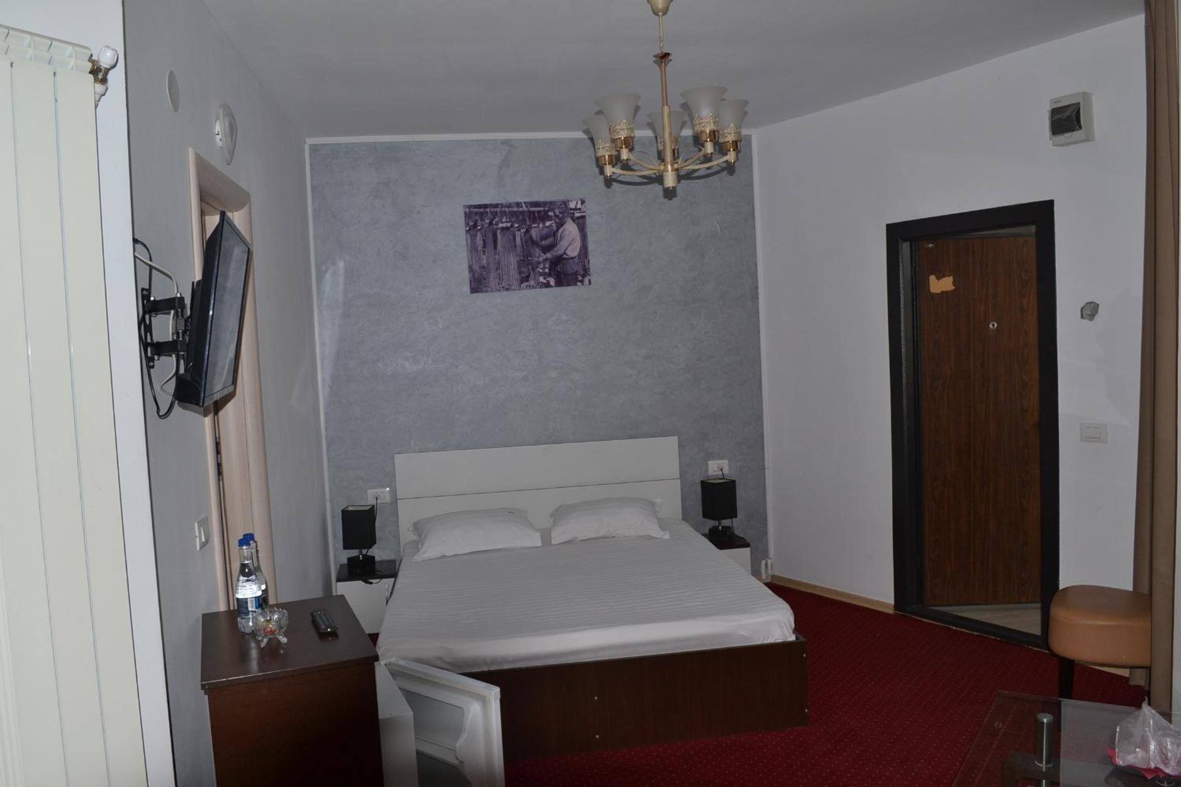 Double Room with Private Bathroom - Photo 48