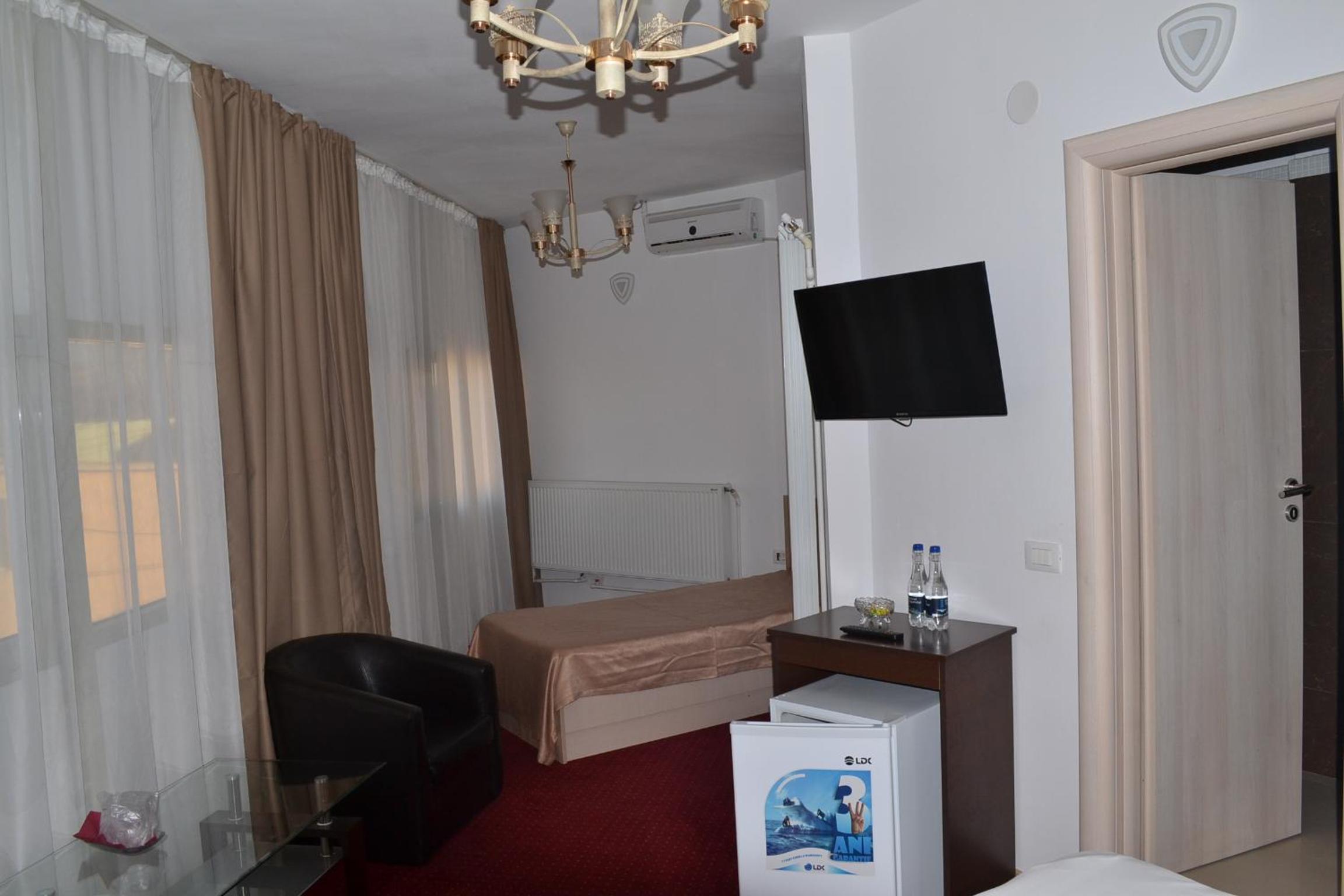 Double Room with Private Bathroom - Photo 49