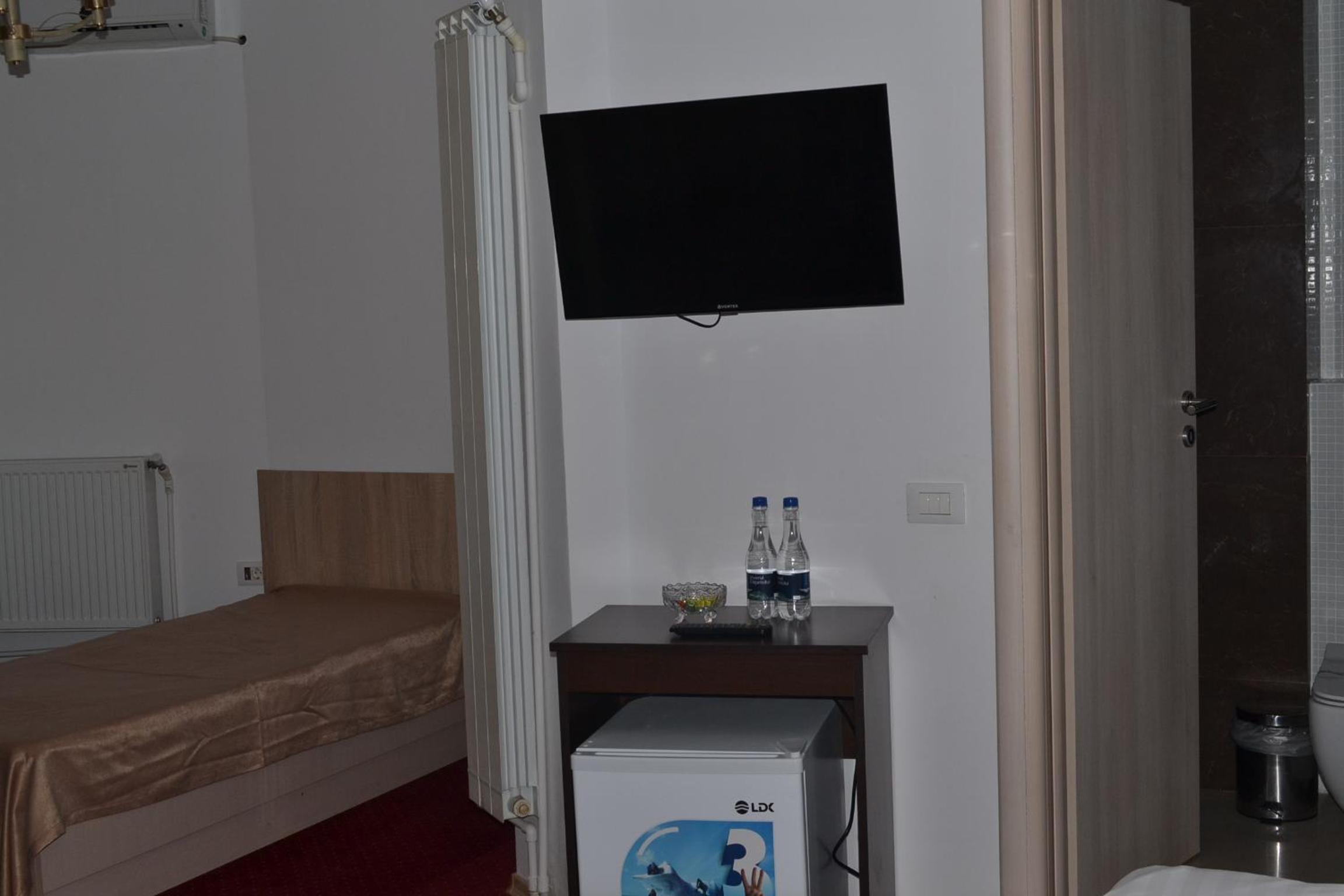 Double Room with Private Bathroom - Photo 53