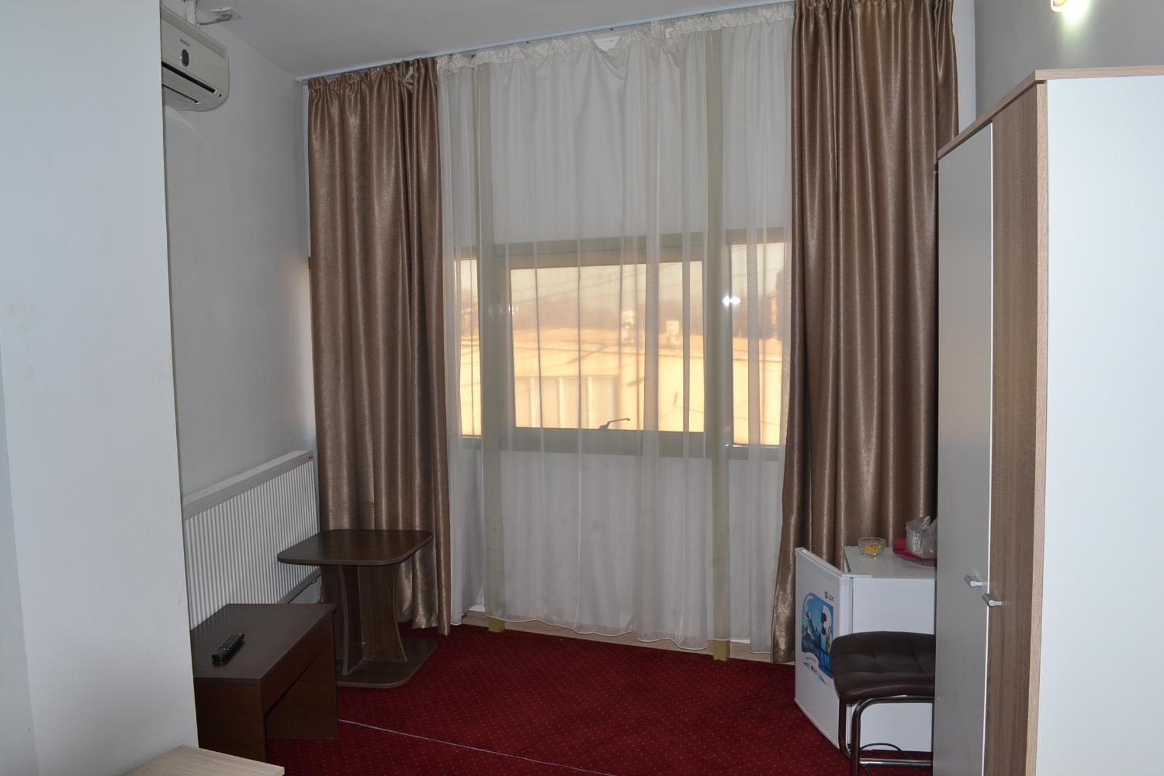 Double Room with Private Bathroom - Photo 52