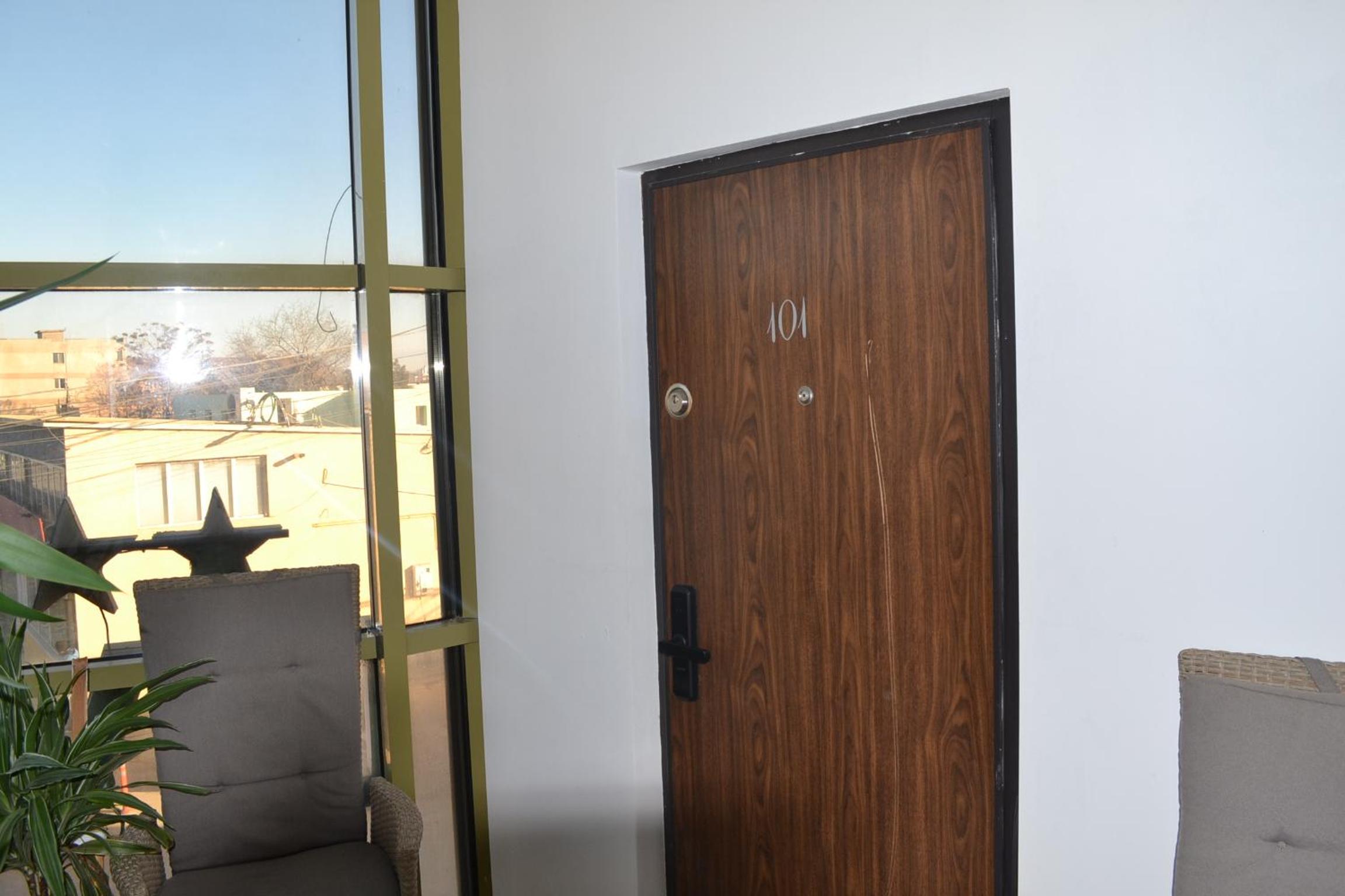 Double Room with Private Bathroom - Photo 105