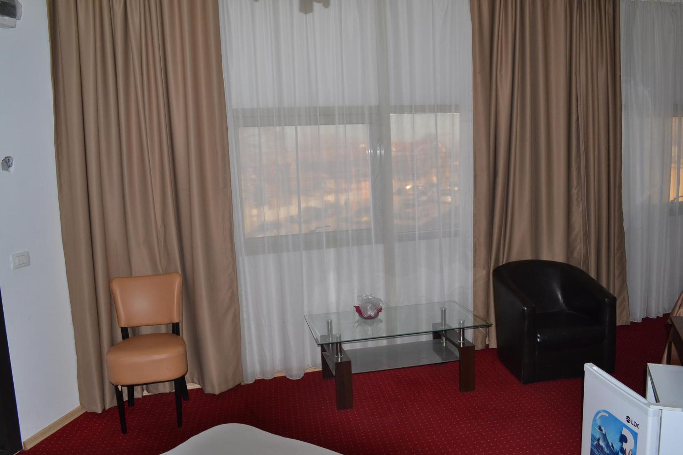 Double Room with Private Bathroom - Photo 40