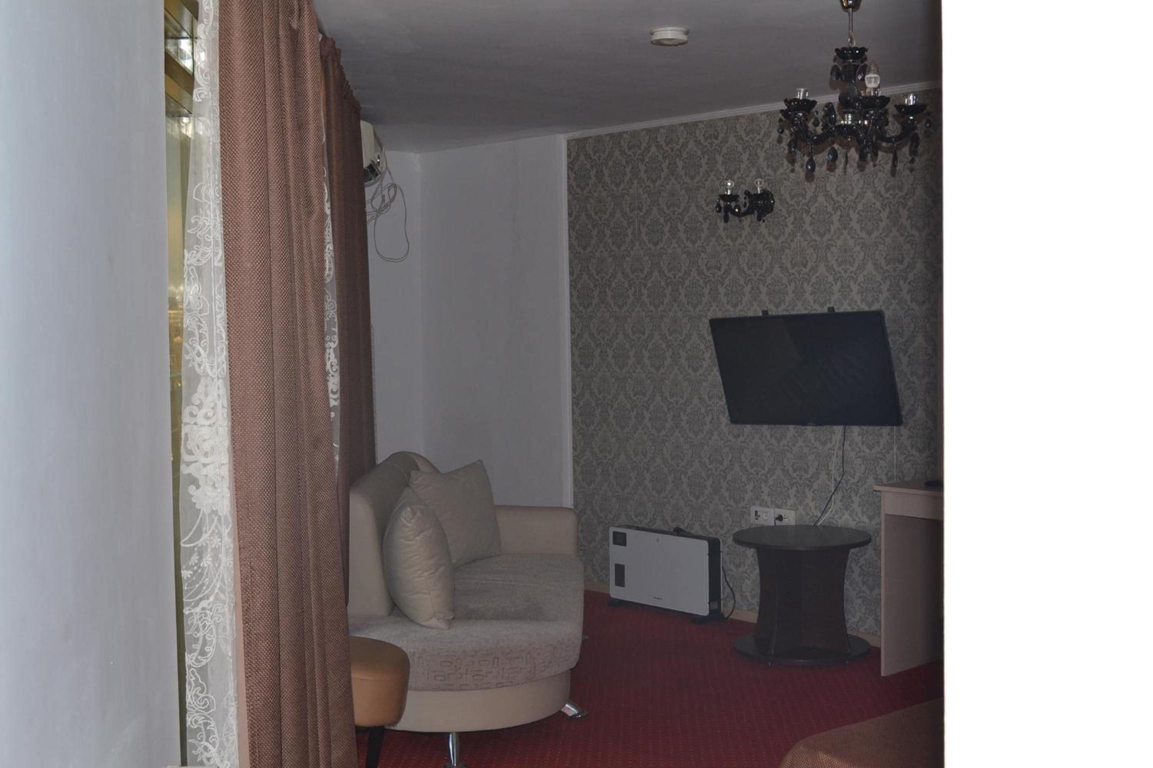 Double Room with Private Bathroom - Photo 101