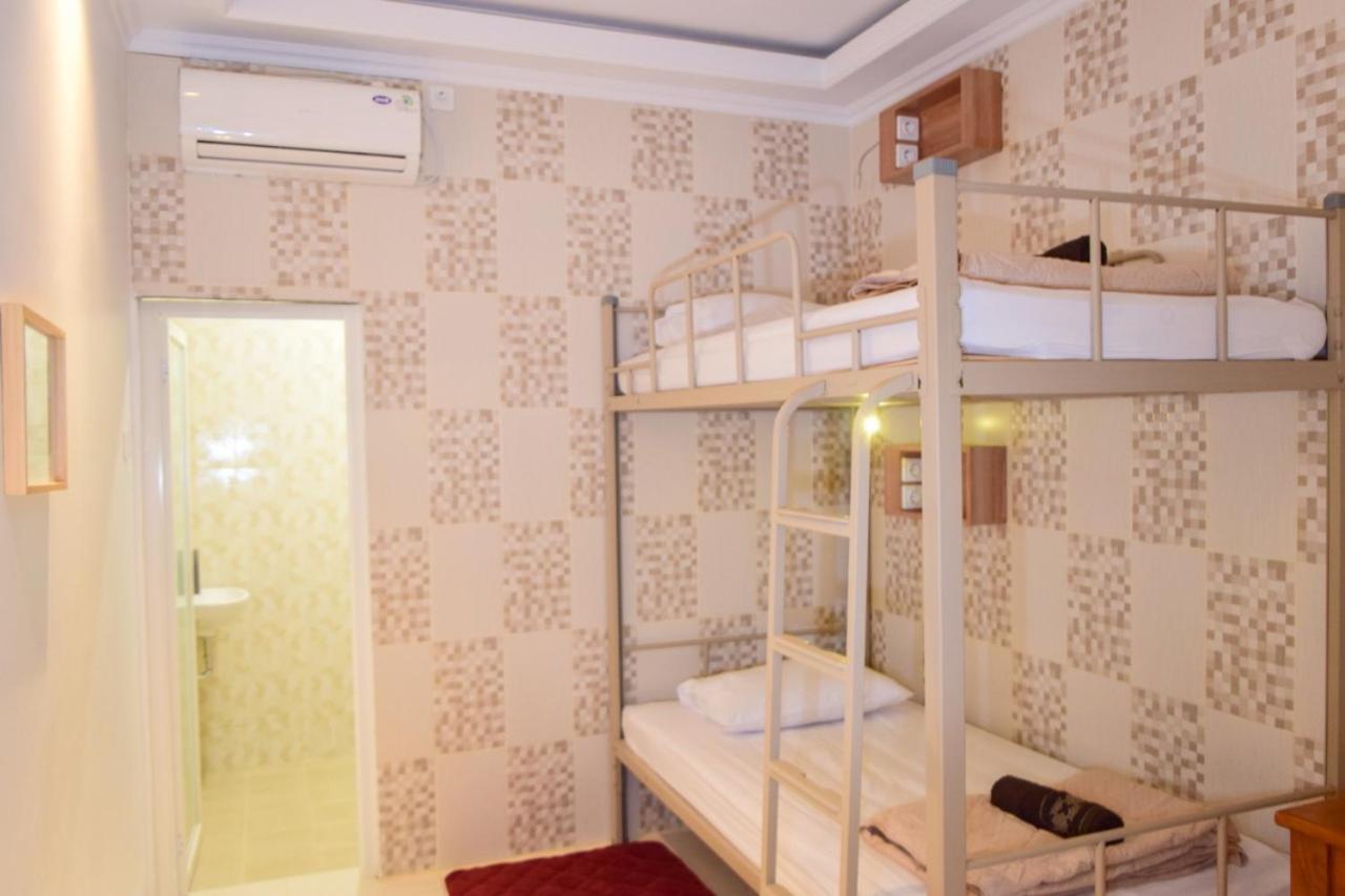 Twin Room with Private Bathroom - Photo 1