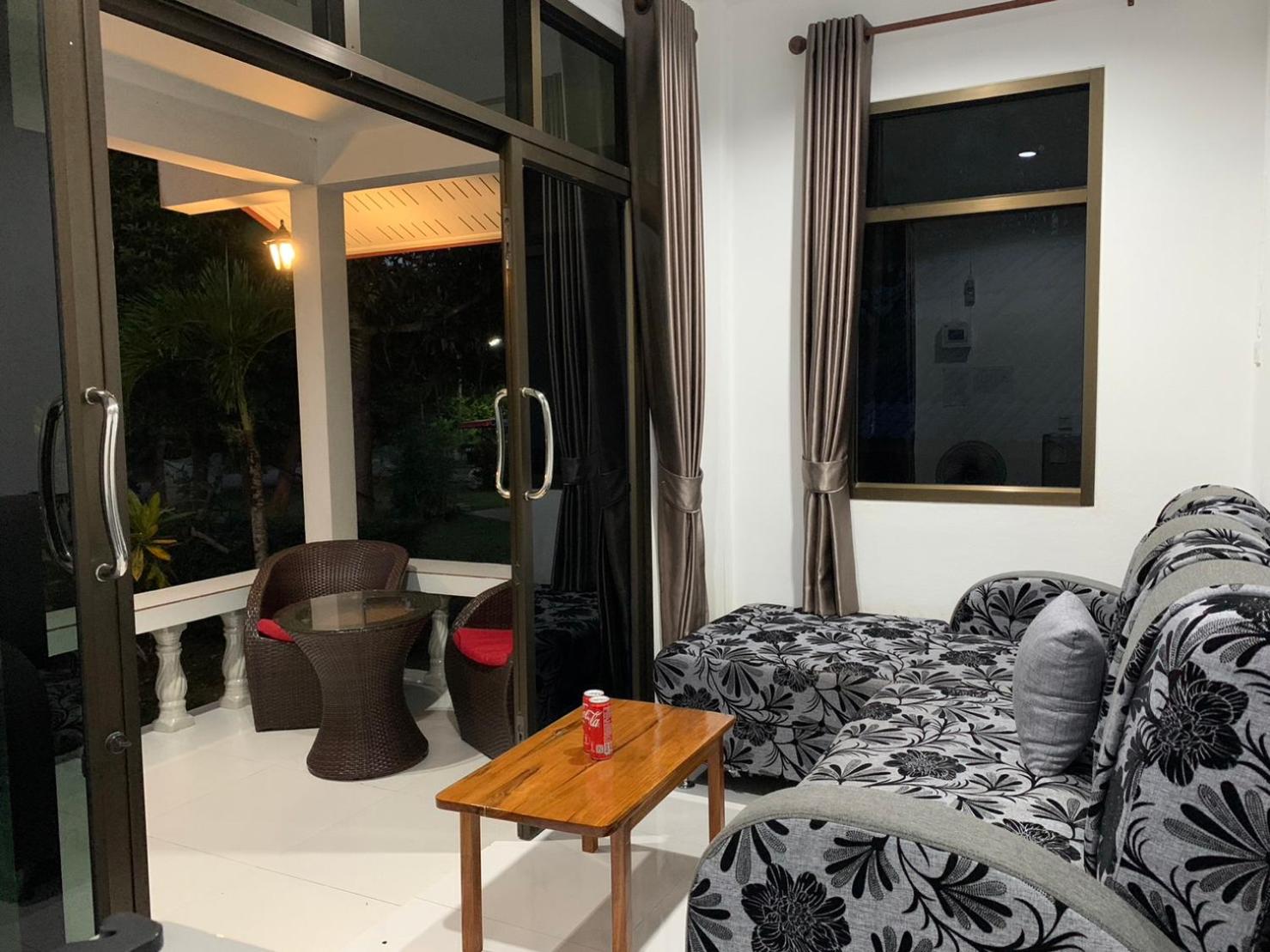 One-Bedroom House - Photo 11