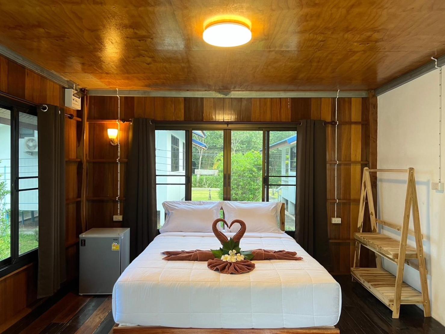 Superior Bungalow - Photo 7