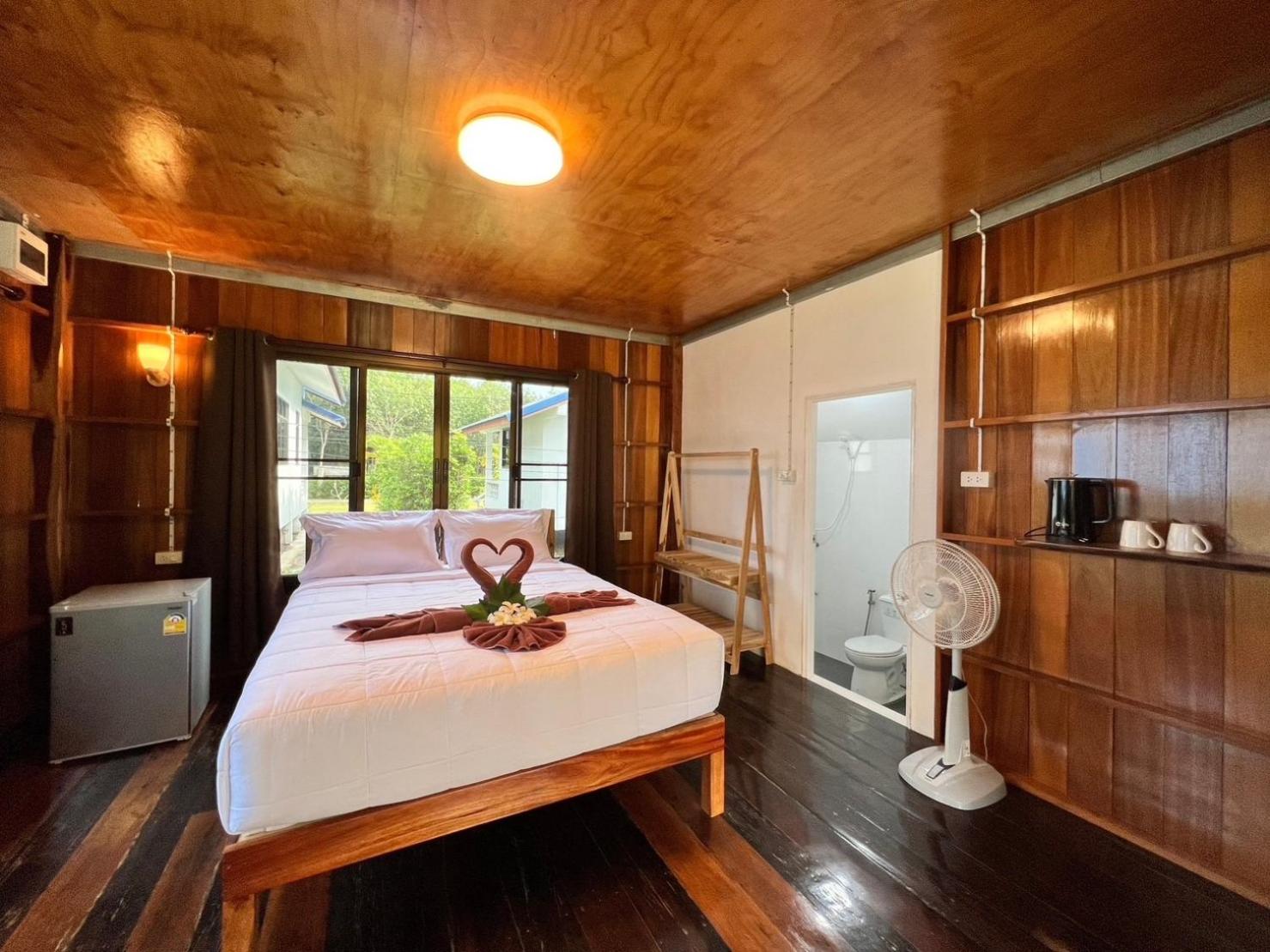 Superior Bungalow - Photo 5