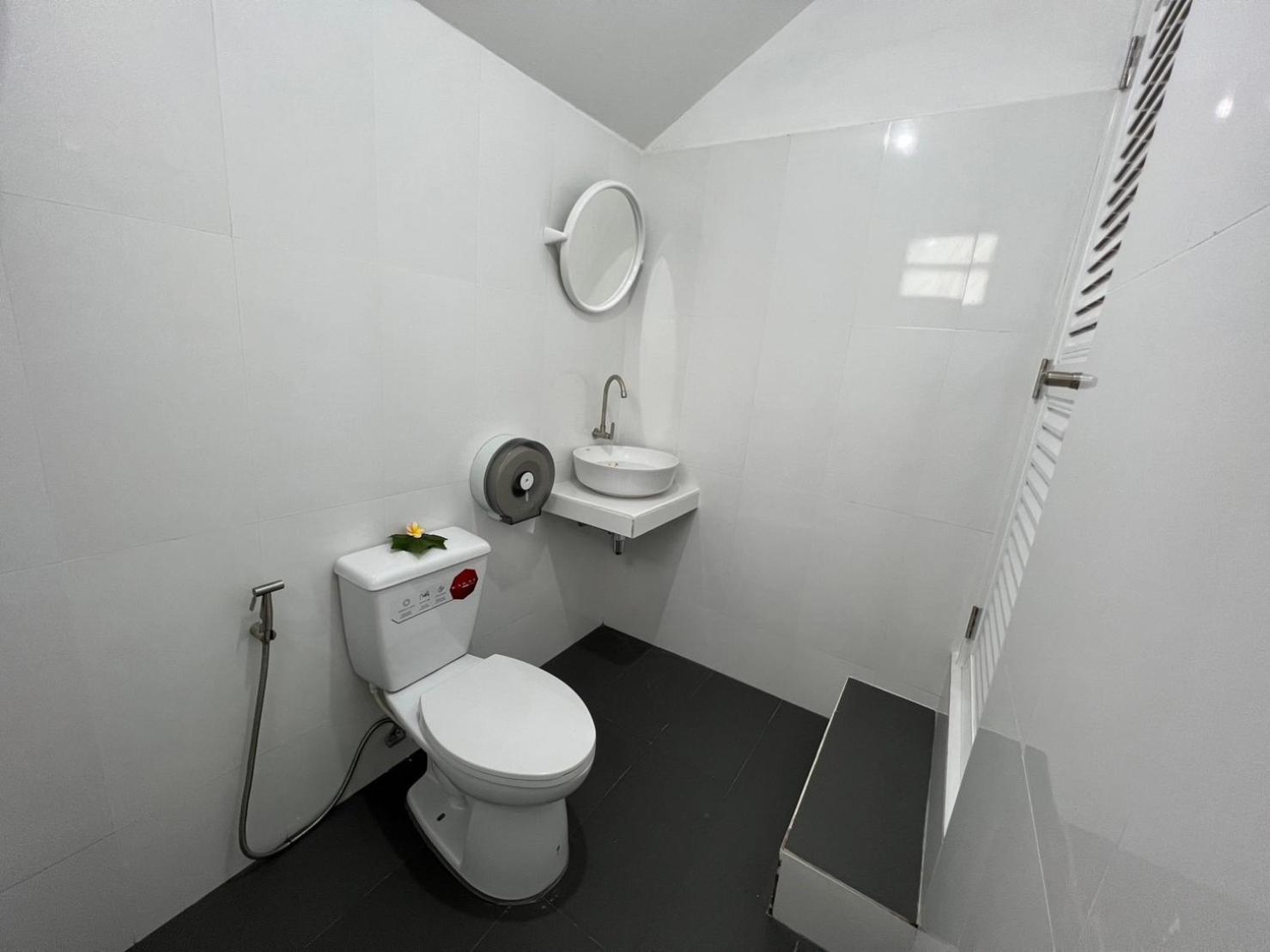 Superior Bungalow - Photo 3