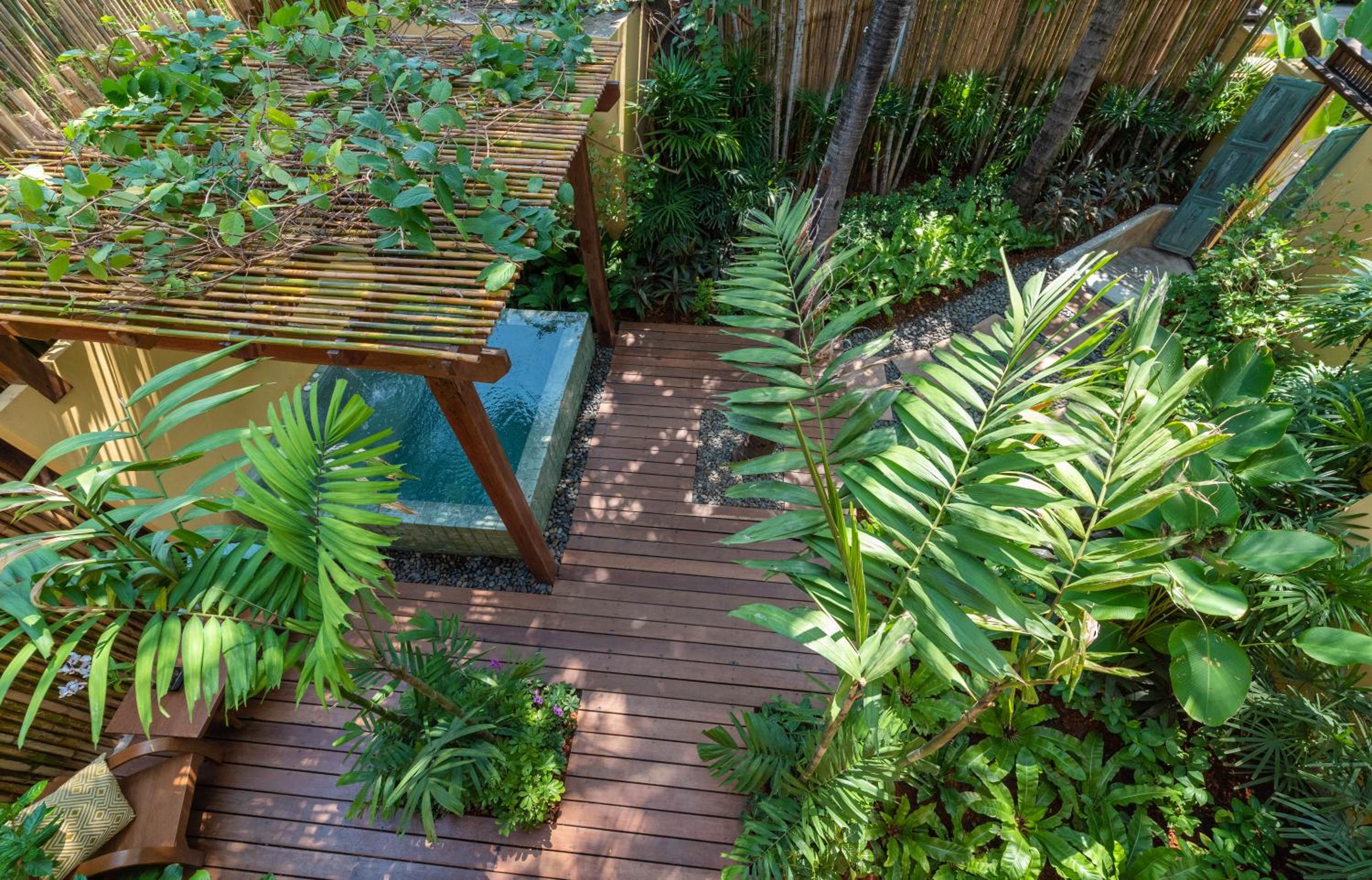 Boutique Garden Pool - Photo 4