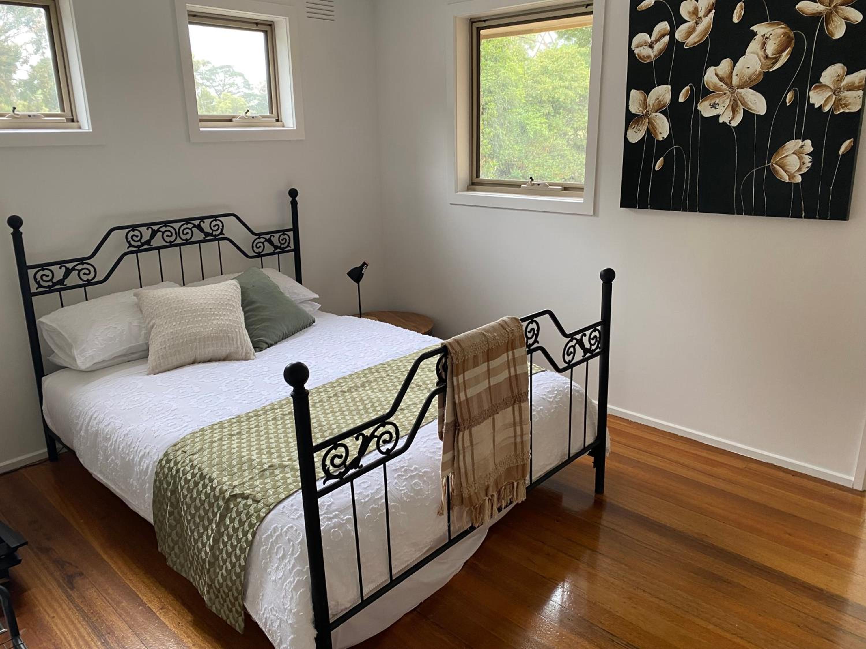 Three-Bedroom House photo 3
