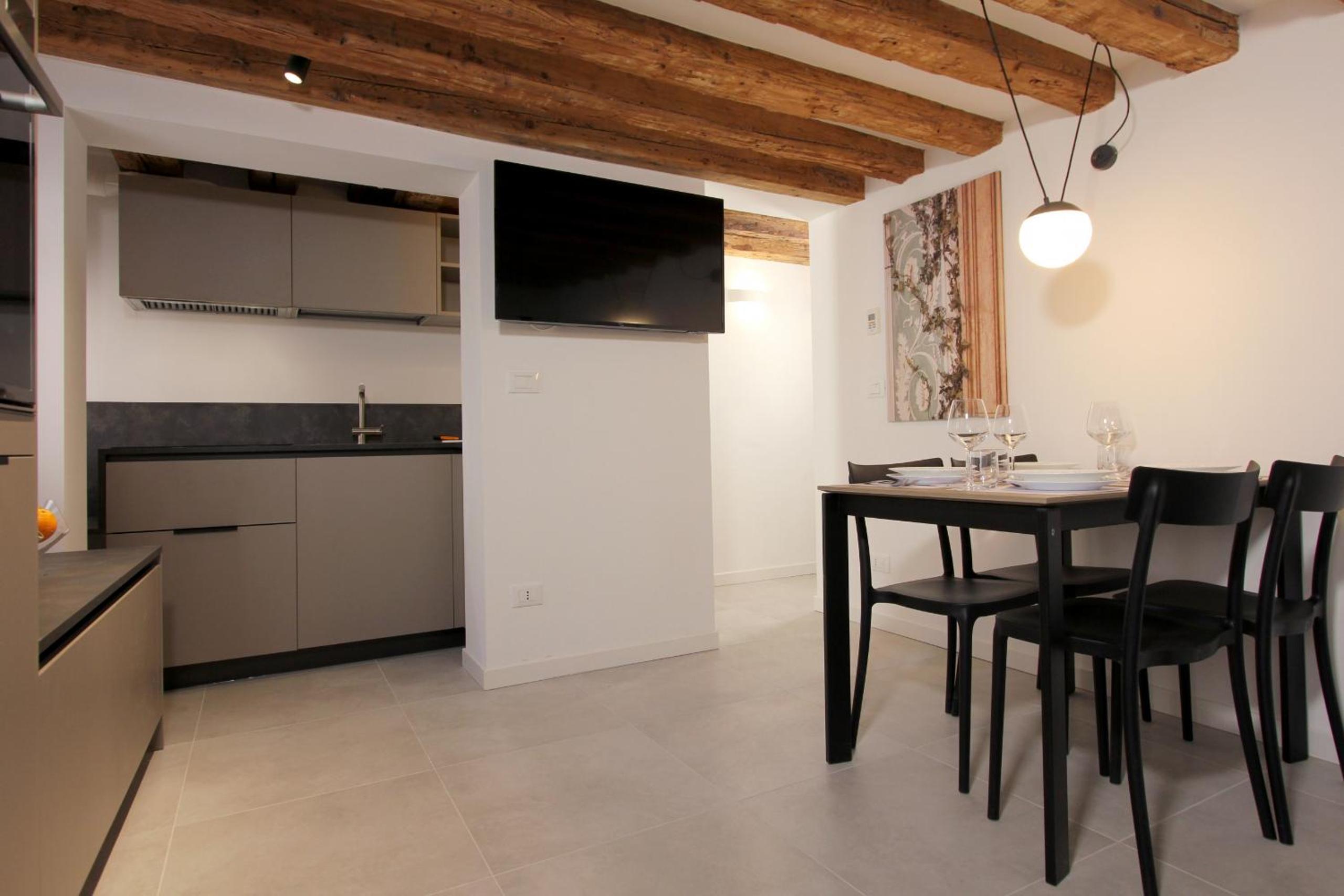 One-Bedroom Apartment photo 2