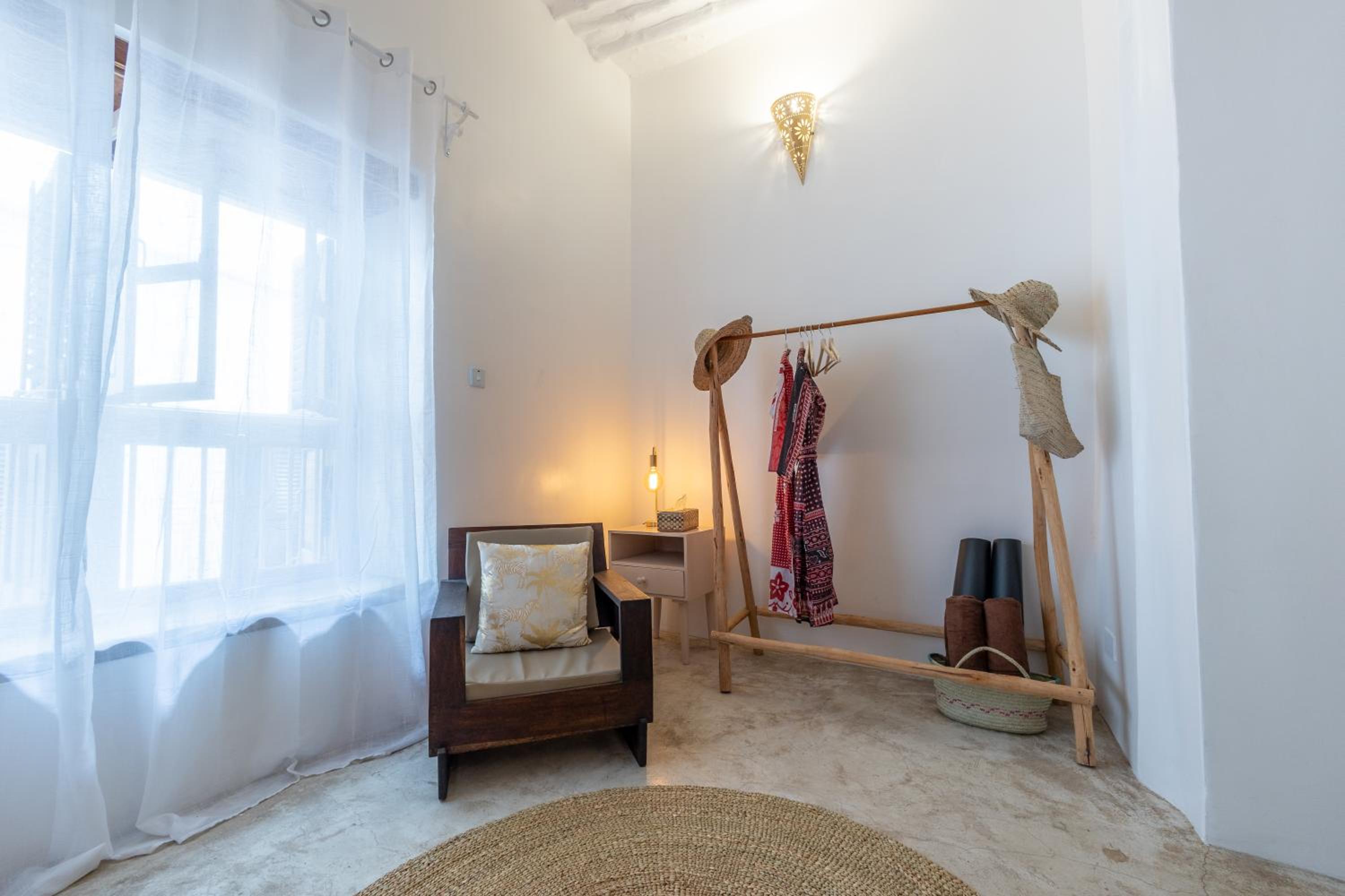 Suite - Photo 15