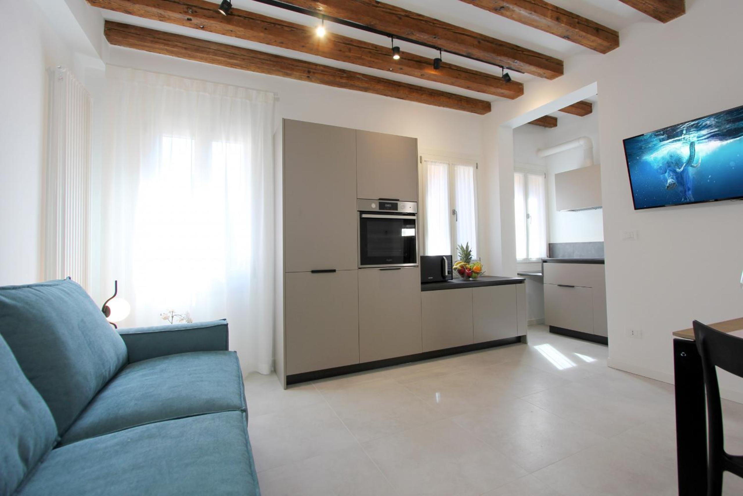 One-Bedroom Apartment photo 1