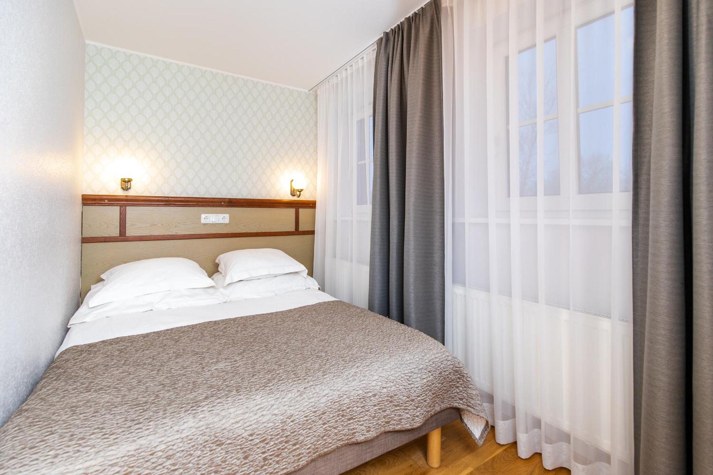 Small Double Room - Photo 1