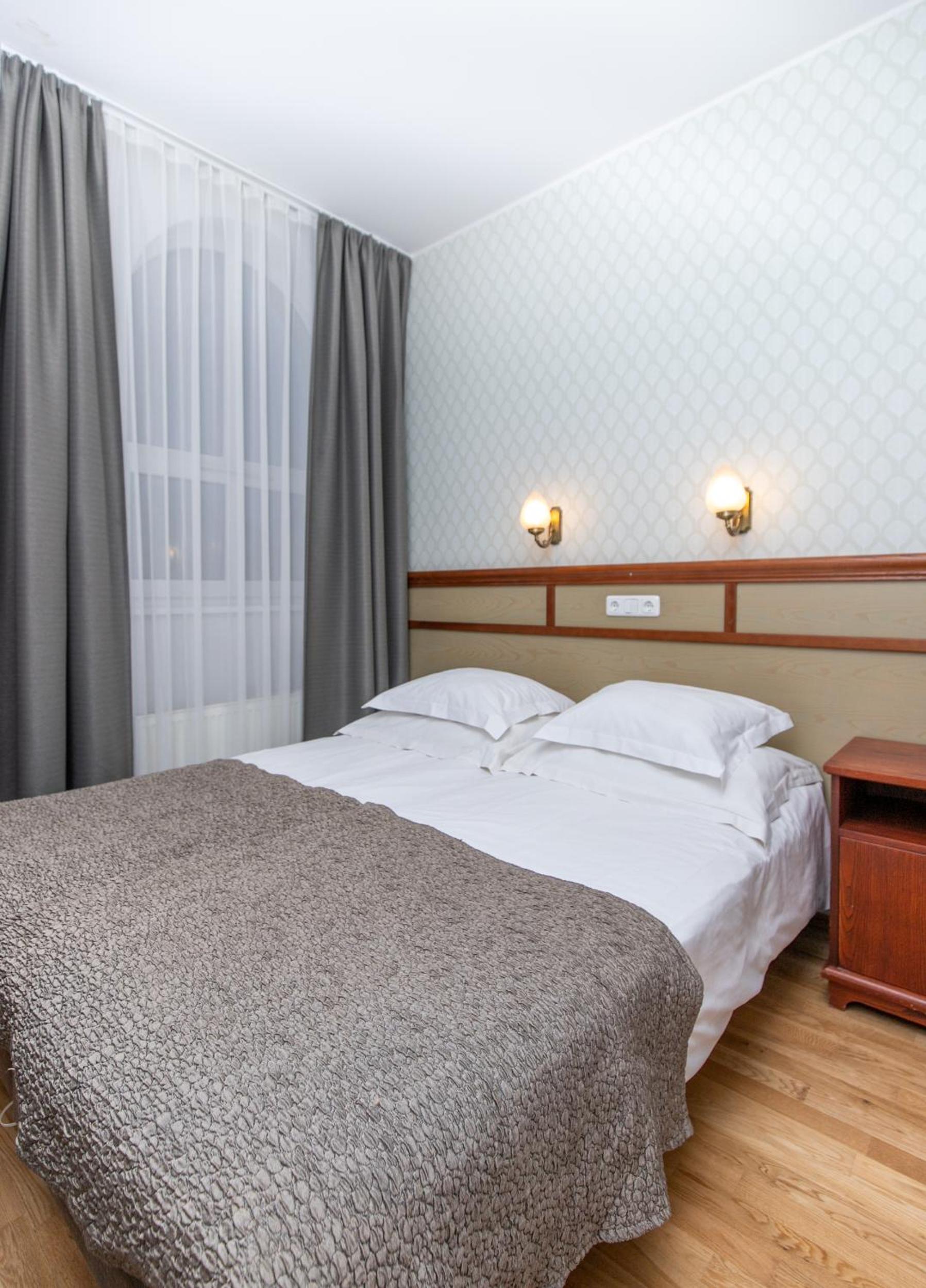 Small Double Room - Photo 7