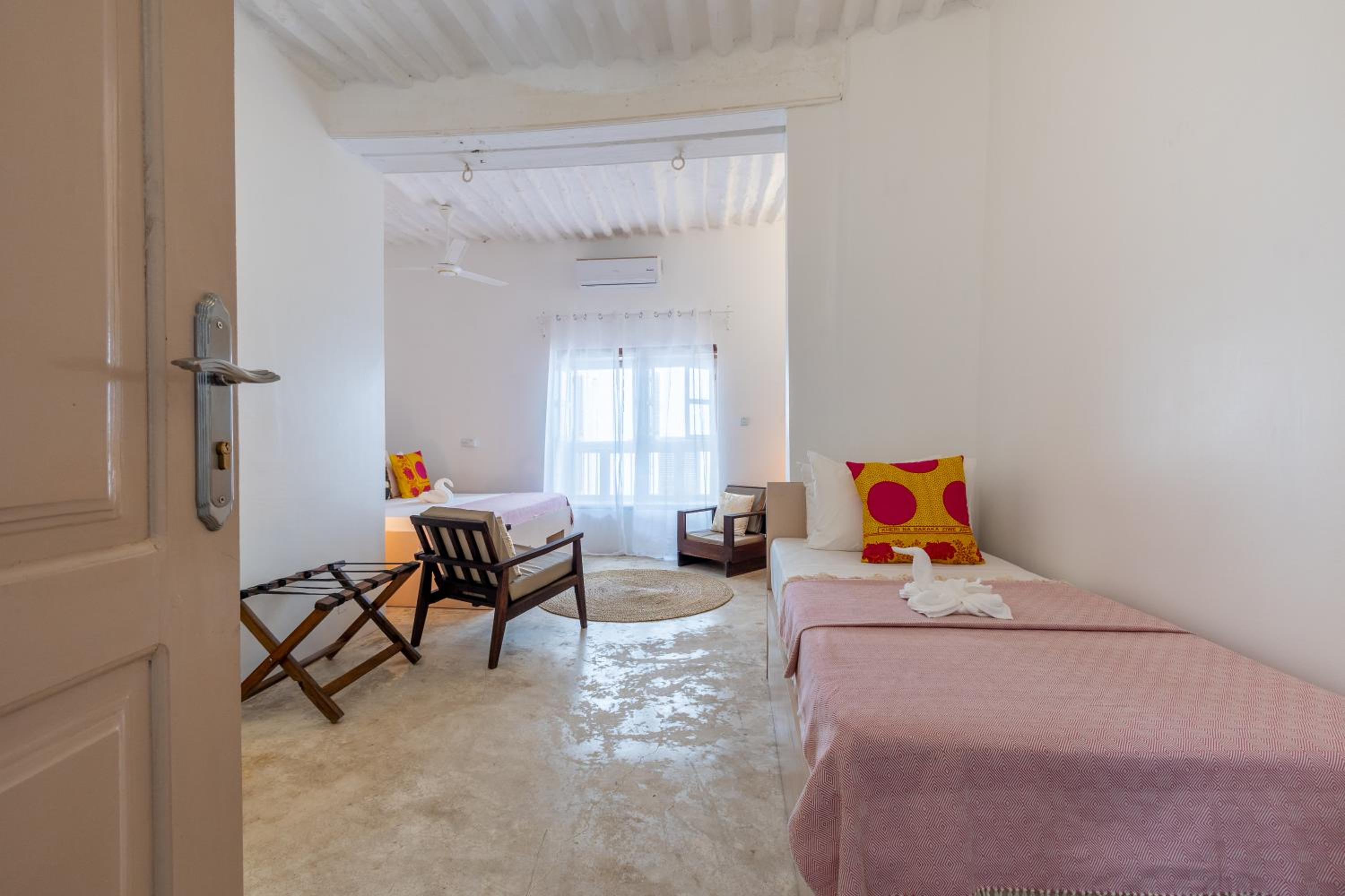 Suite - Photo 20