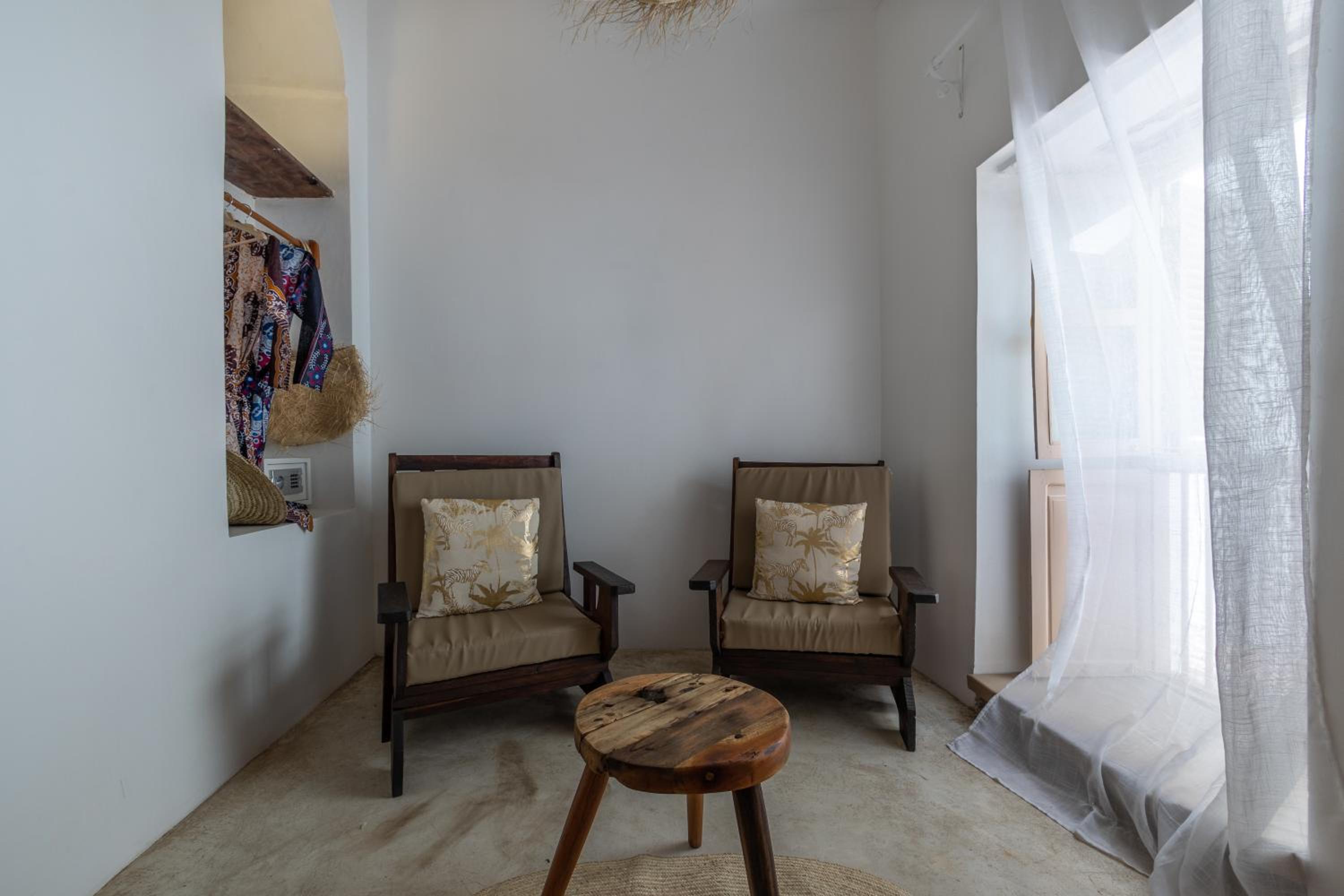 Suite - Photo 21