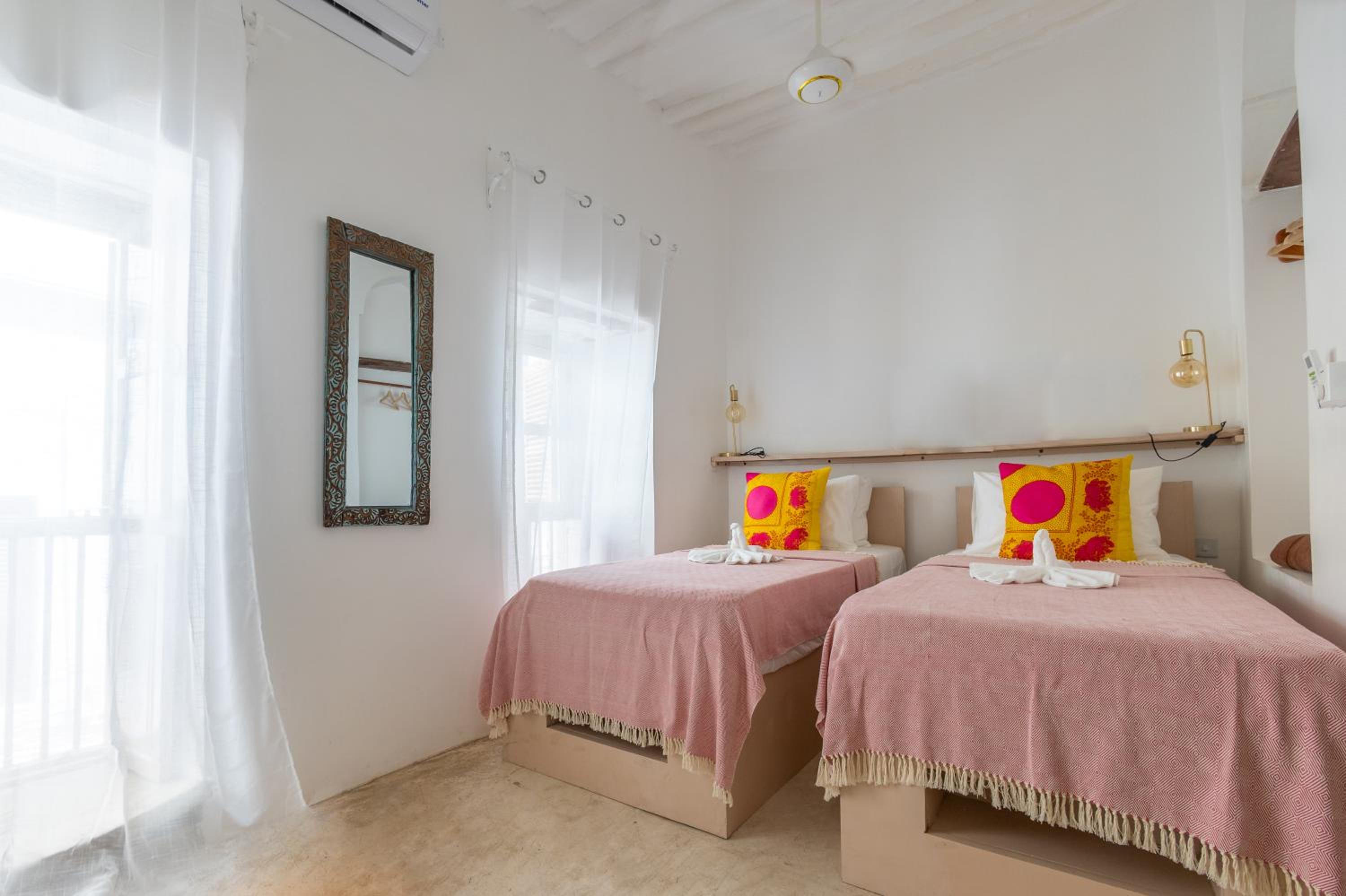 Suite - Photo 1